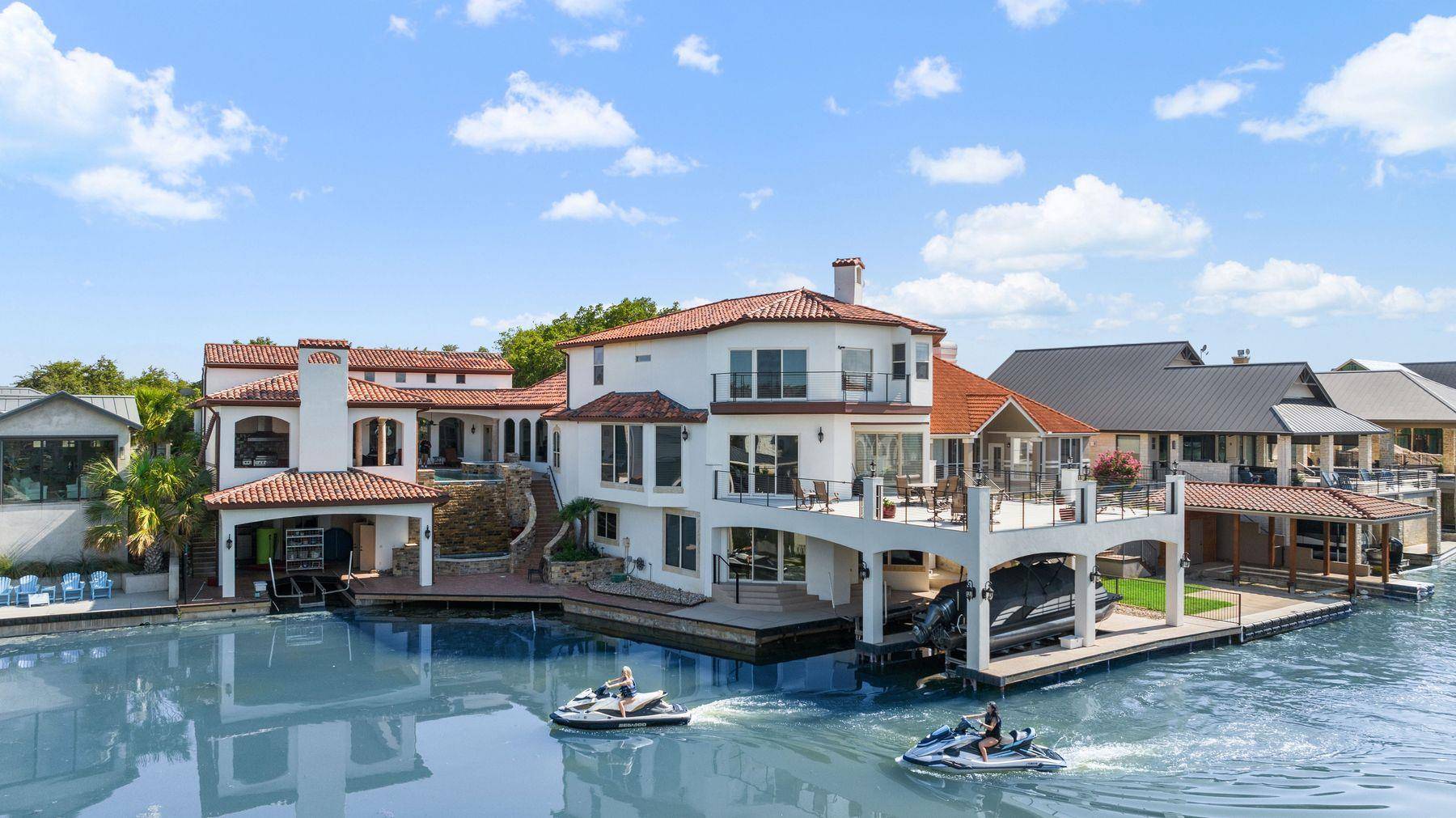 108 Wennmohs PL, Horseshoe Bay, TX 78657