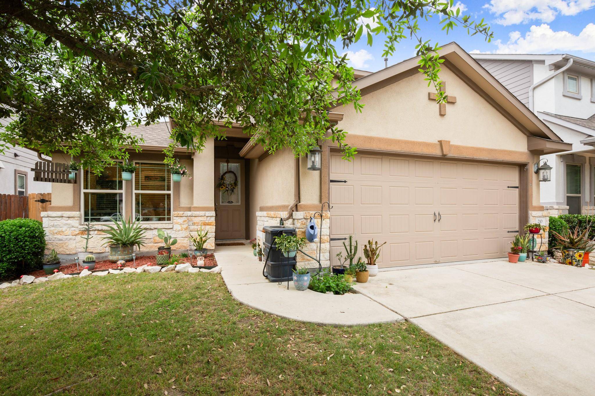 210 Wincliff DR, Buda, TX 78610