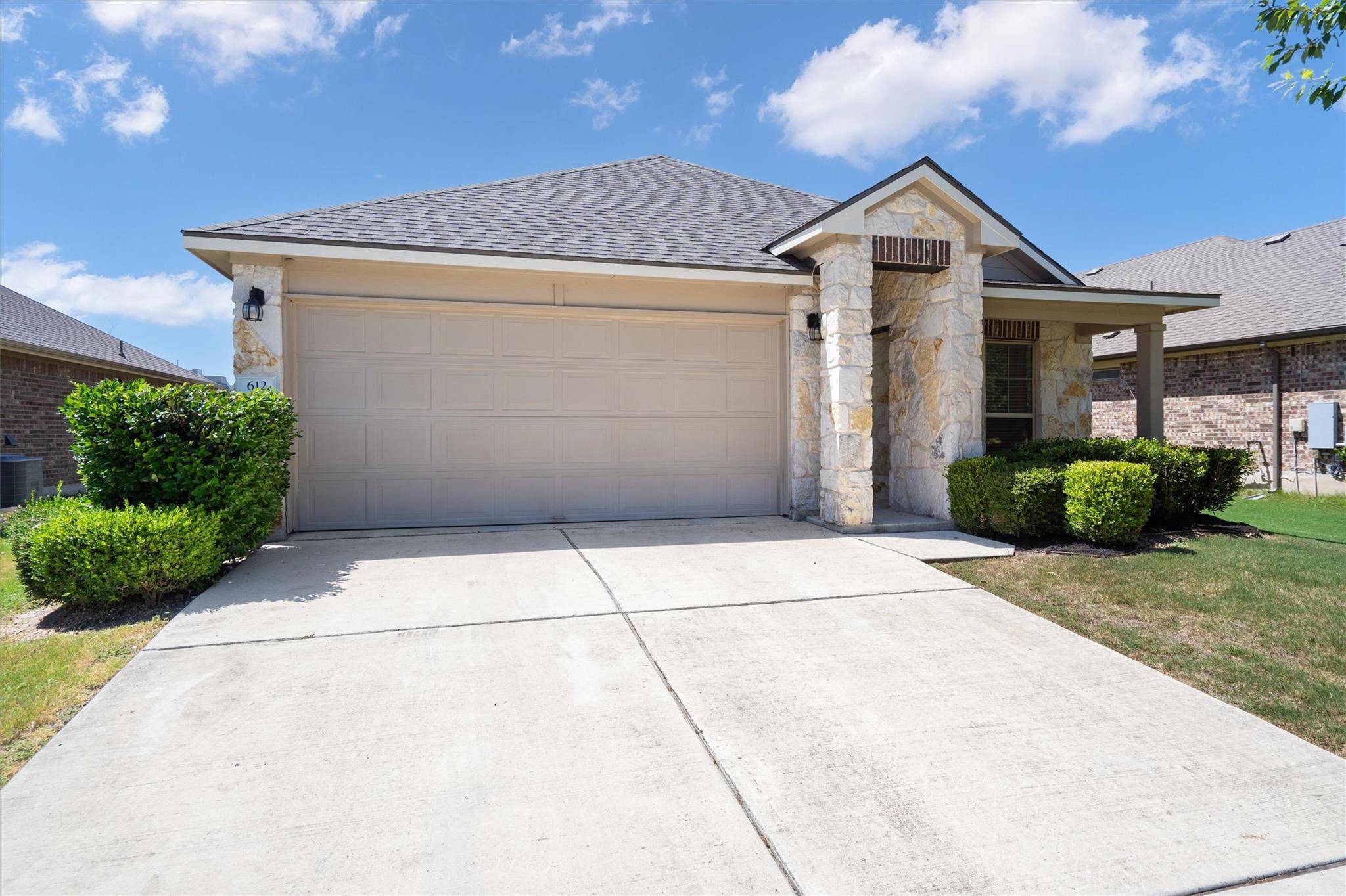 612 Heinatz Flat LN, Leander, TX 78641