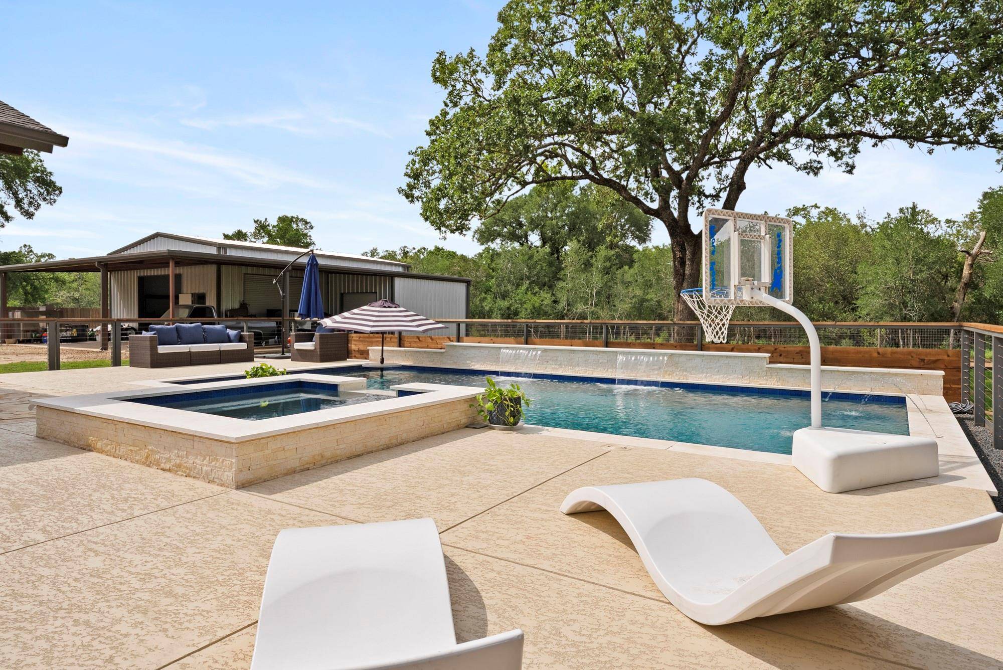 2802 Robin RD, Manchaca, TX 78652