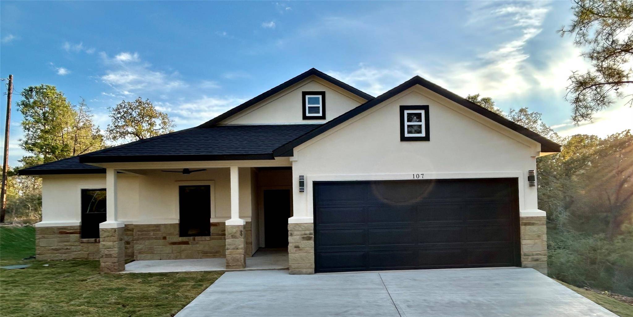 107 Kaelepulu DR, Bastrop, TX 78602