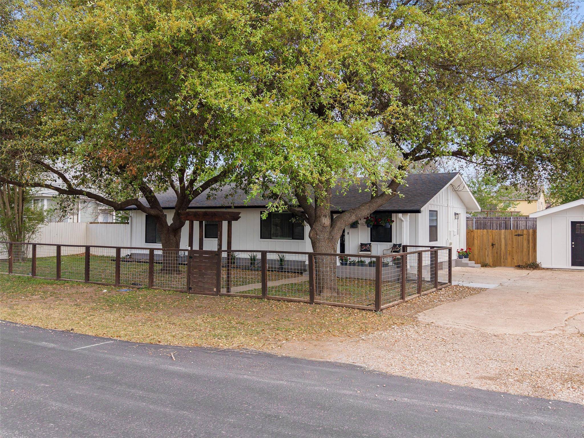 1106 Spring ST, Bastrop, TX 78602
