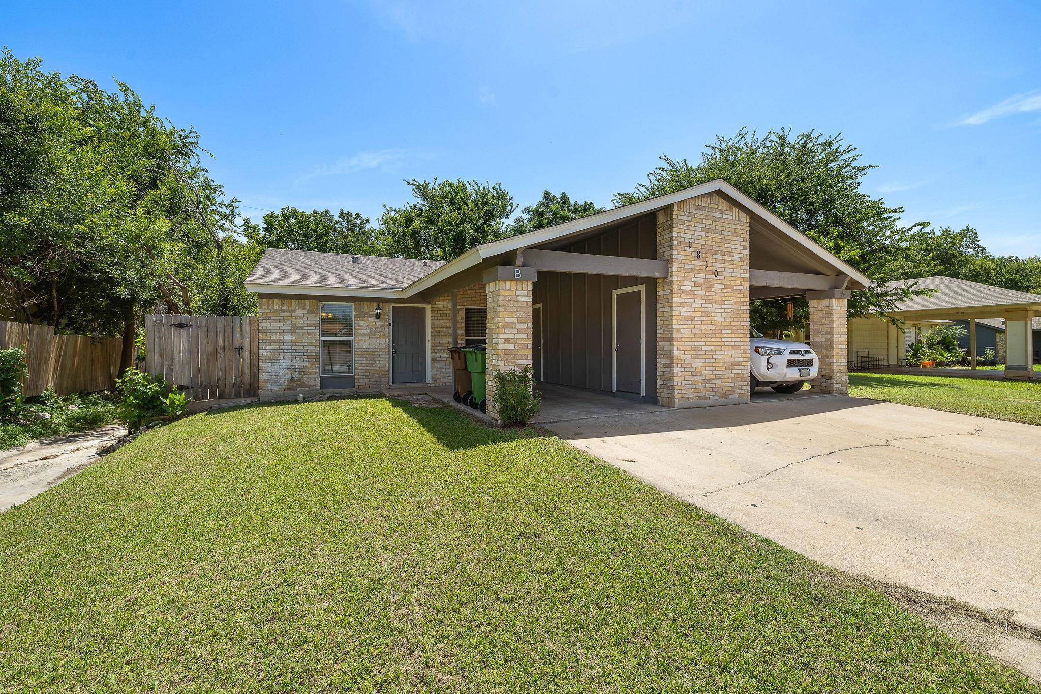 1810 Nicole CIR #A & B, Round Rock, TX 78664