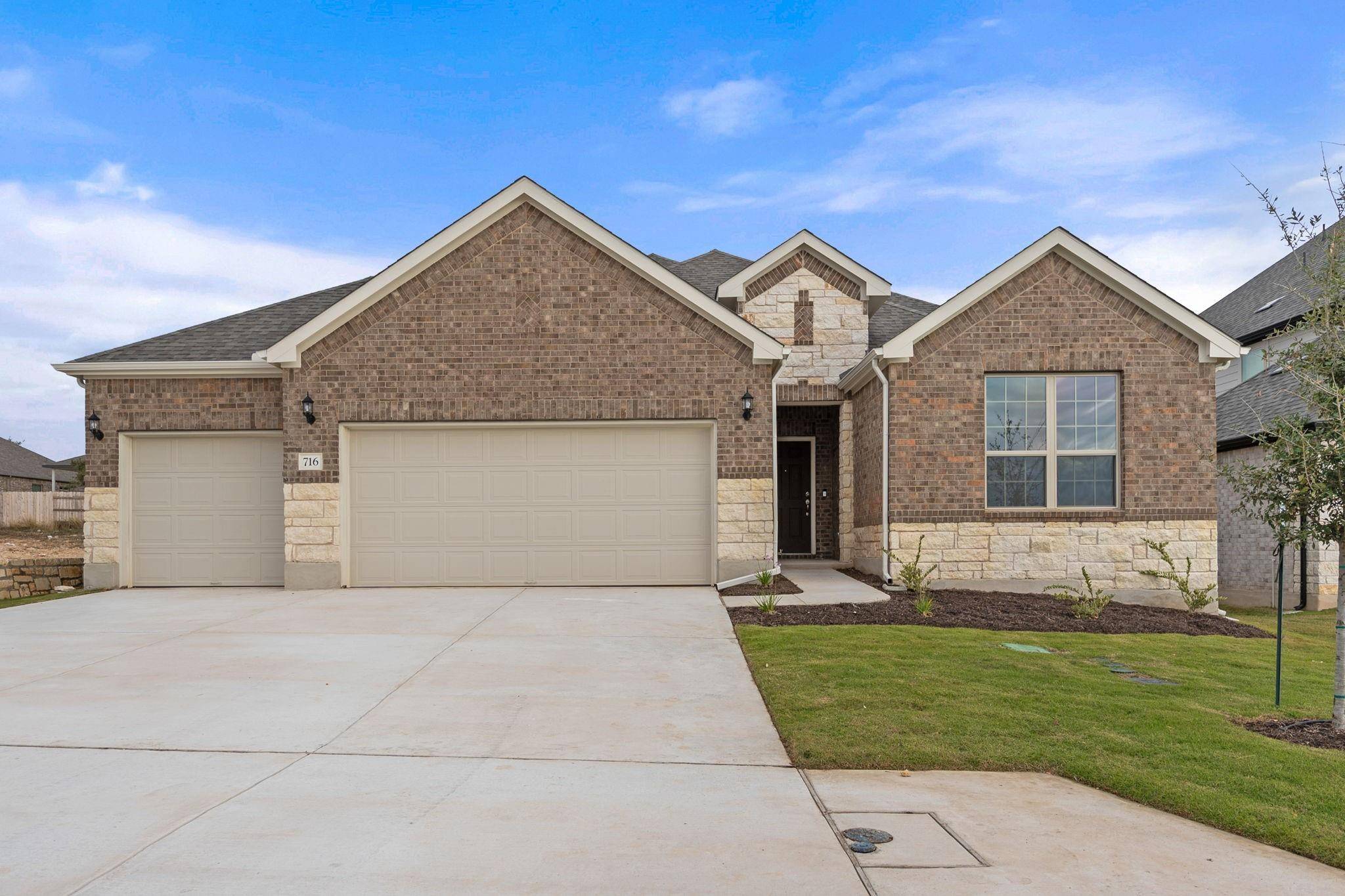 716 Crescent View DR, Georgetown, TX 78628