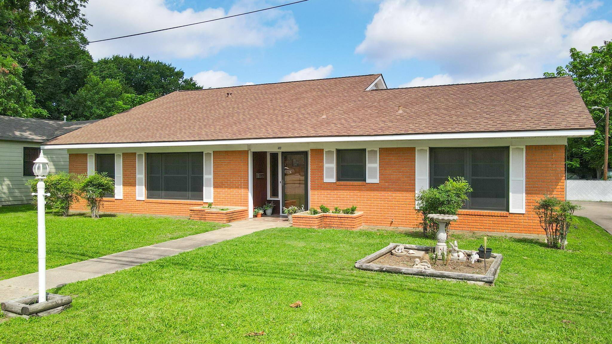 402 W Mustang Street, Caldwell, TX 77836