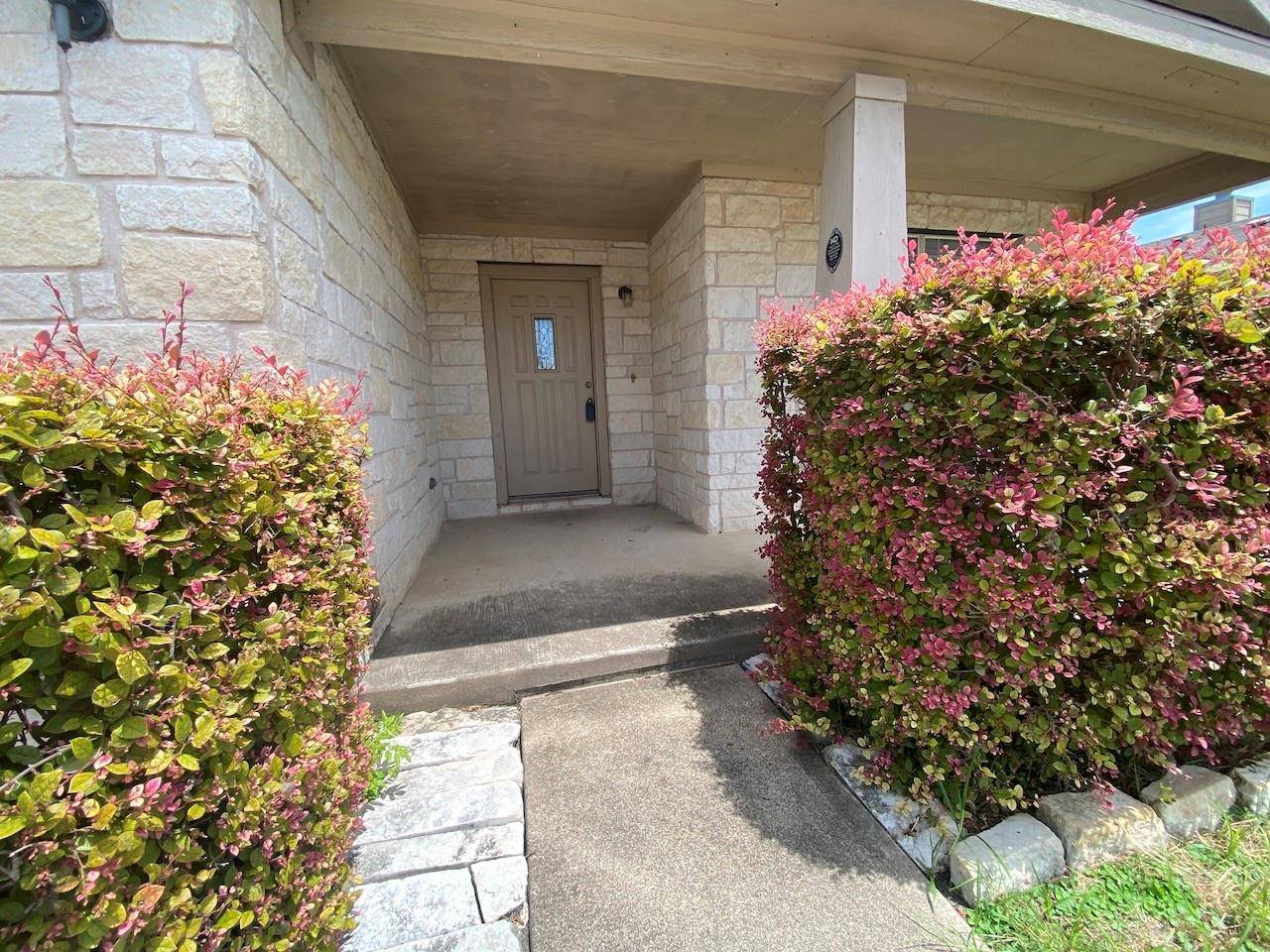 2311 Green Meadows LN, Buda, TX 78610