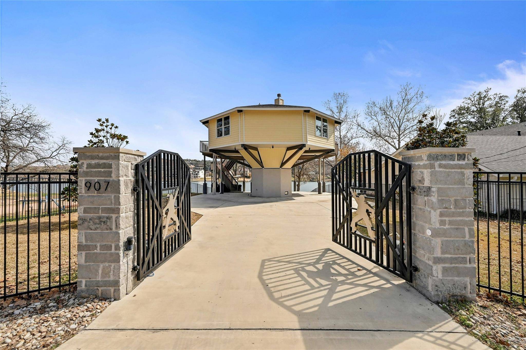907 Lakeshore DR, Marble Falls, TX 78654