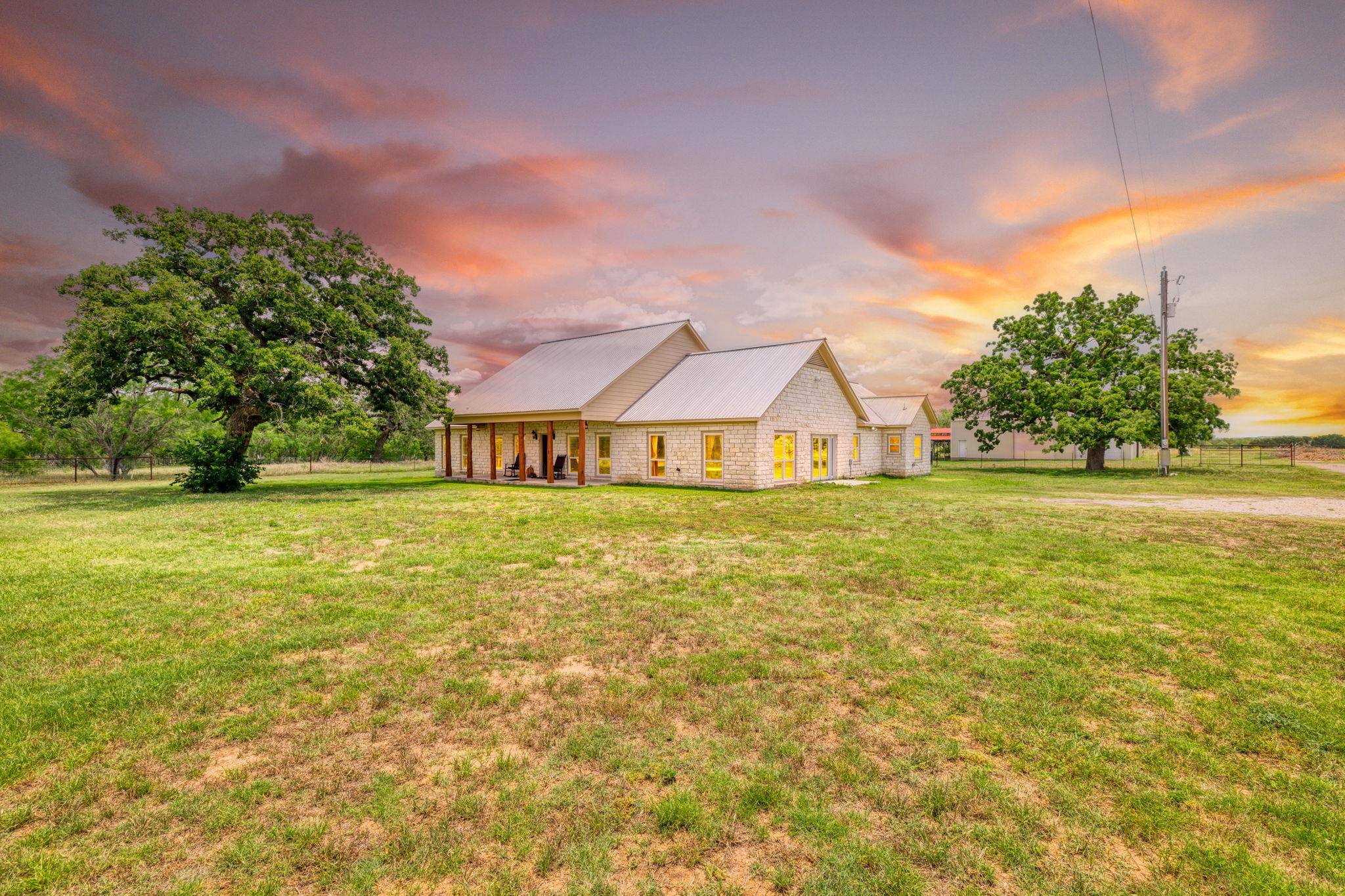 12011 Fm 1150 RD, Luling, TX 78648