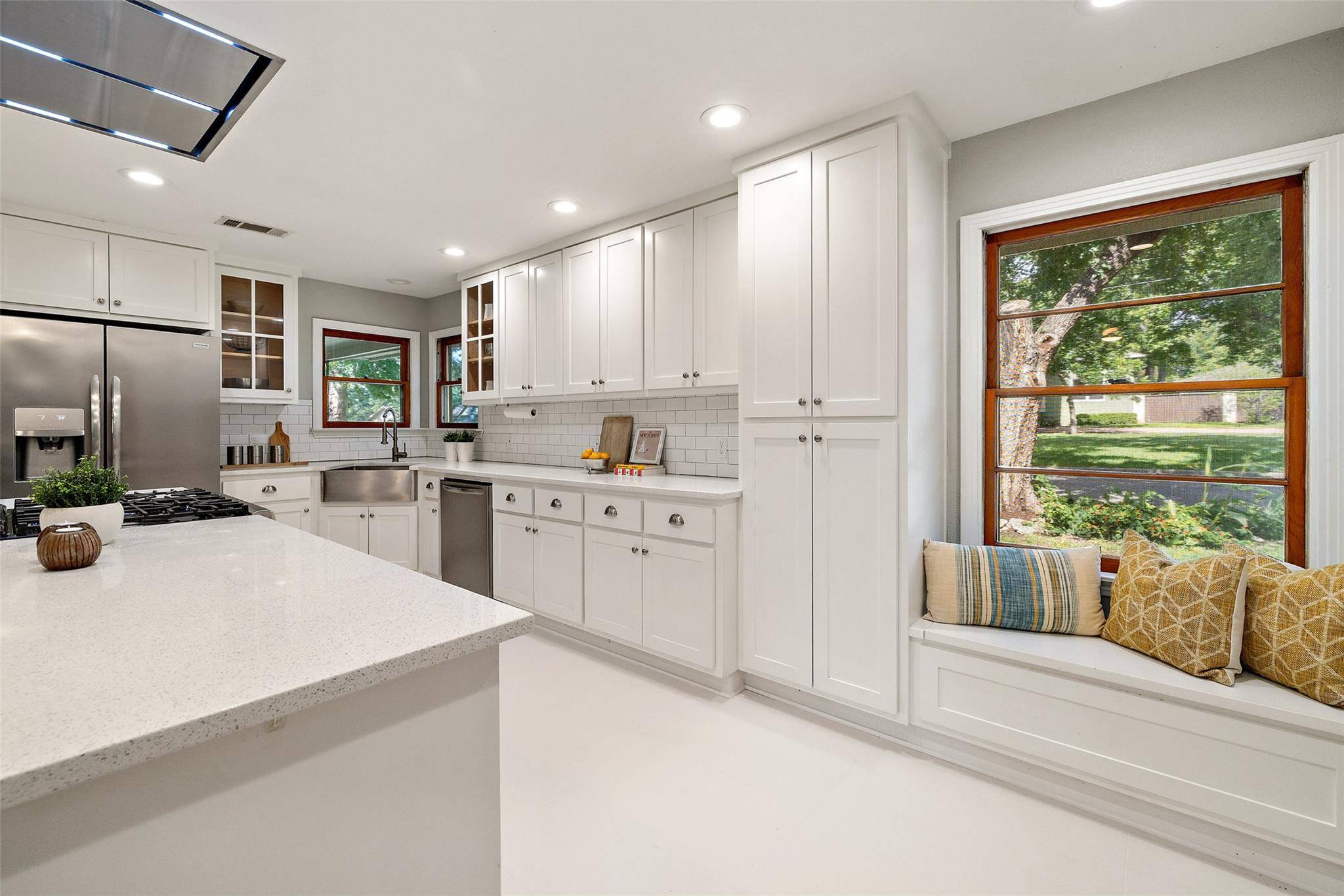 1619 S College ST, Georgetown, TX 78626