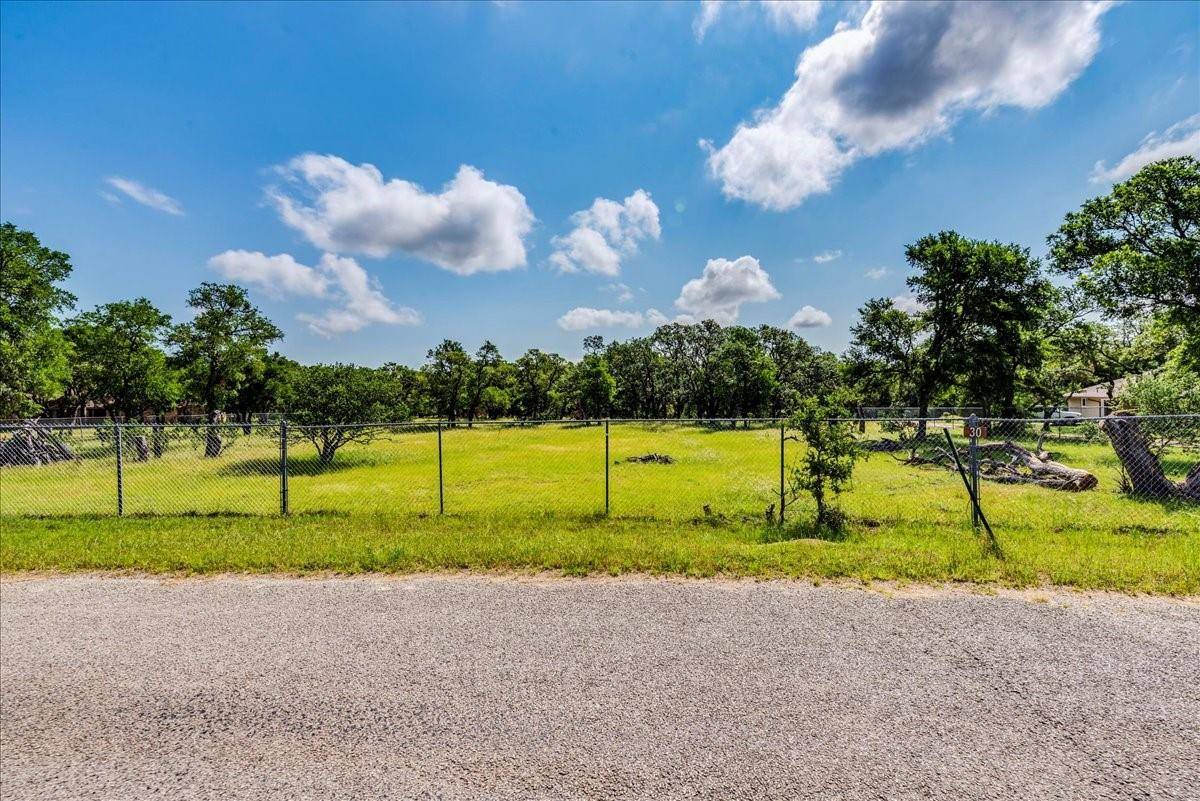 30 Country Oaks DR, Buda, TX 78610