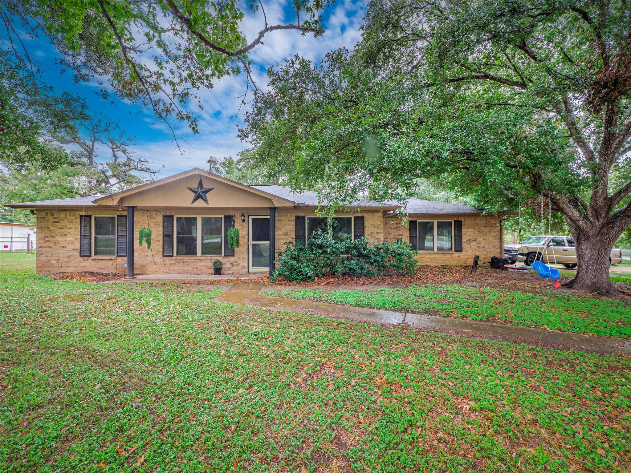 1020 Shady CIR, Lexington, TX 78947