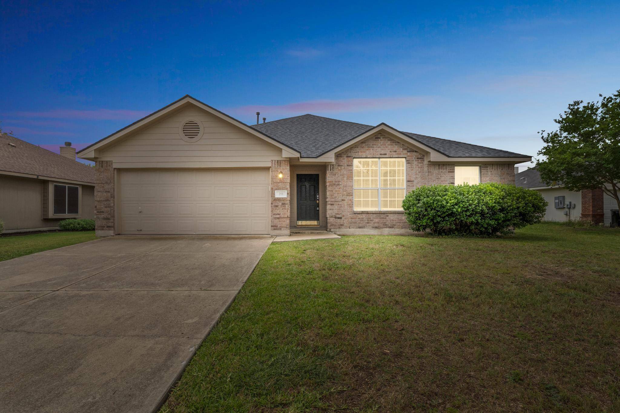 211 Warner BND, Hutto, TX 78634