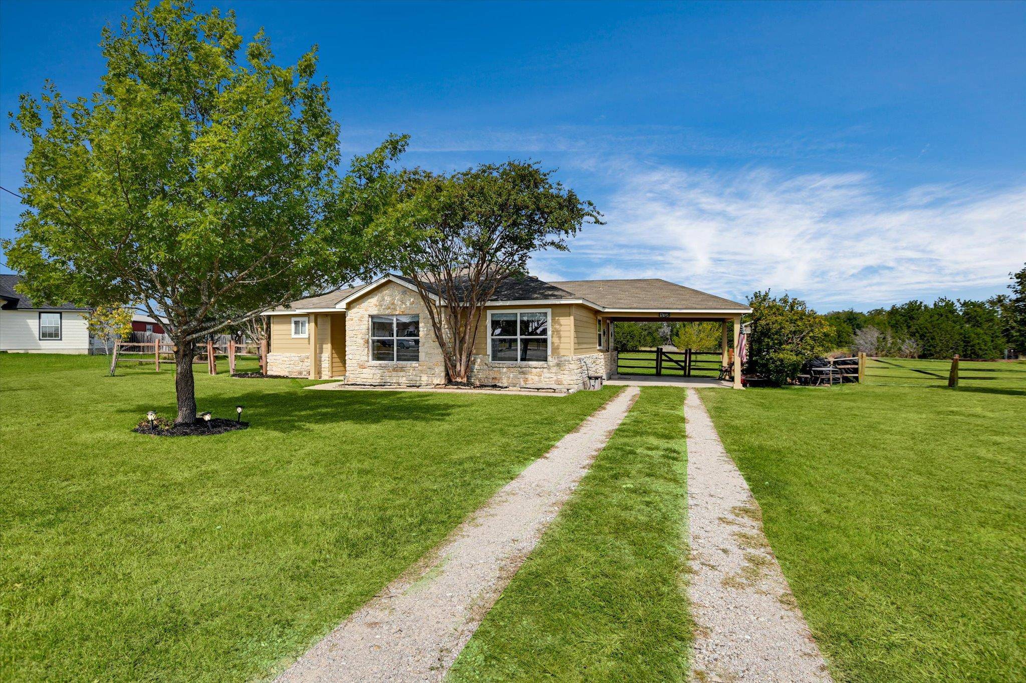 172 Round Up DR, Liberty Hill, TX 78642