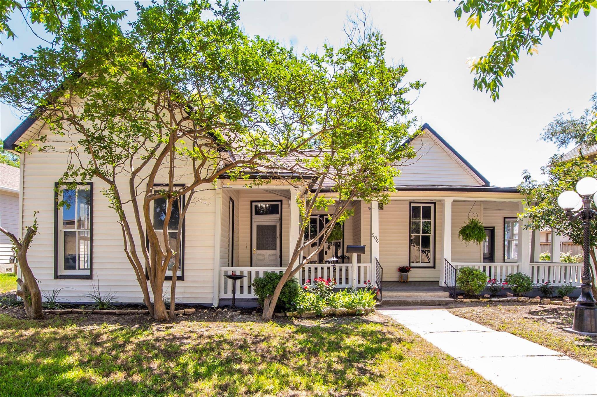 506 Porter ST, Taylor, TX 76574