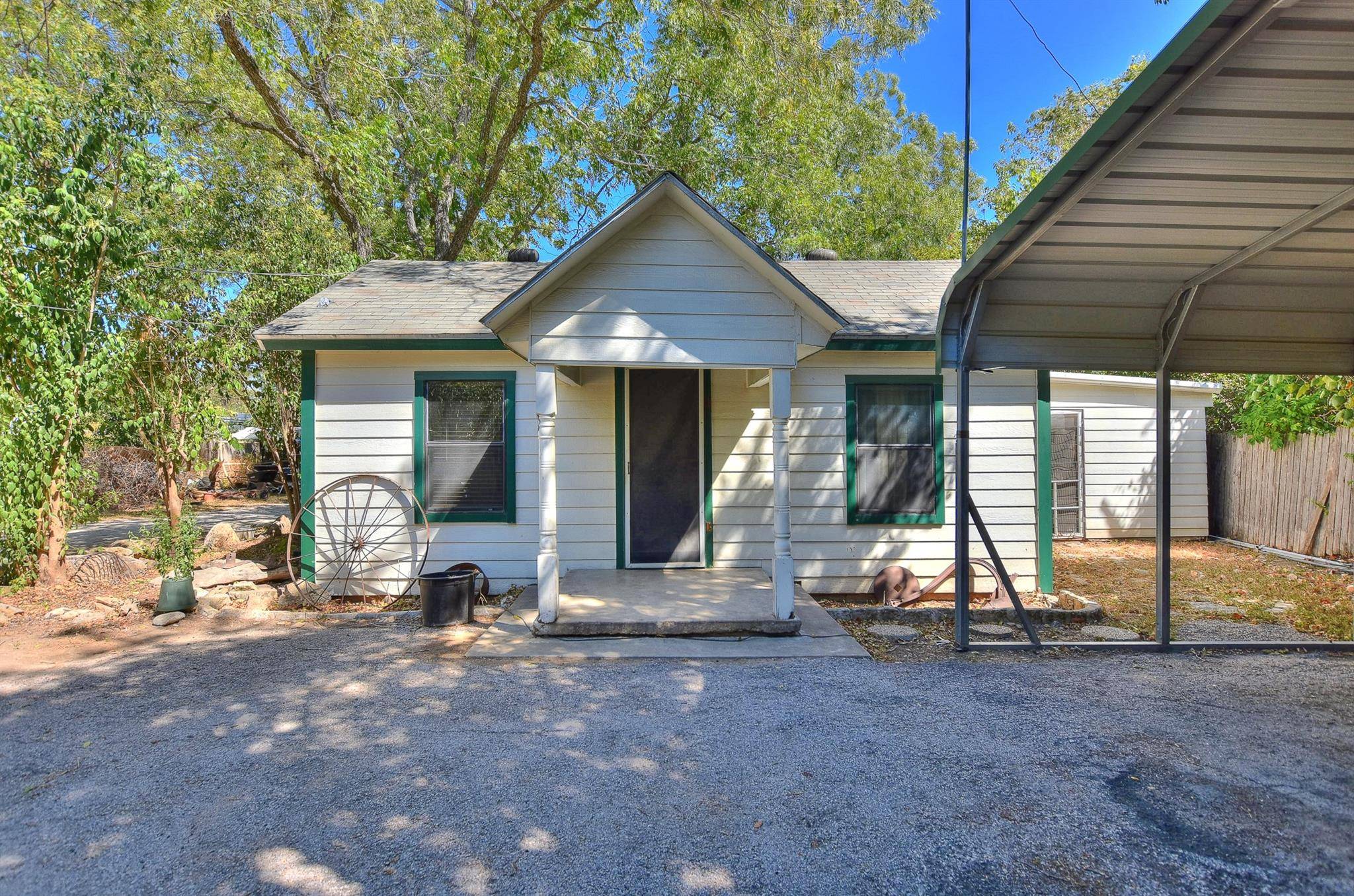 2000 1/2 S Pine ST, Georgetown, TX 78626