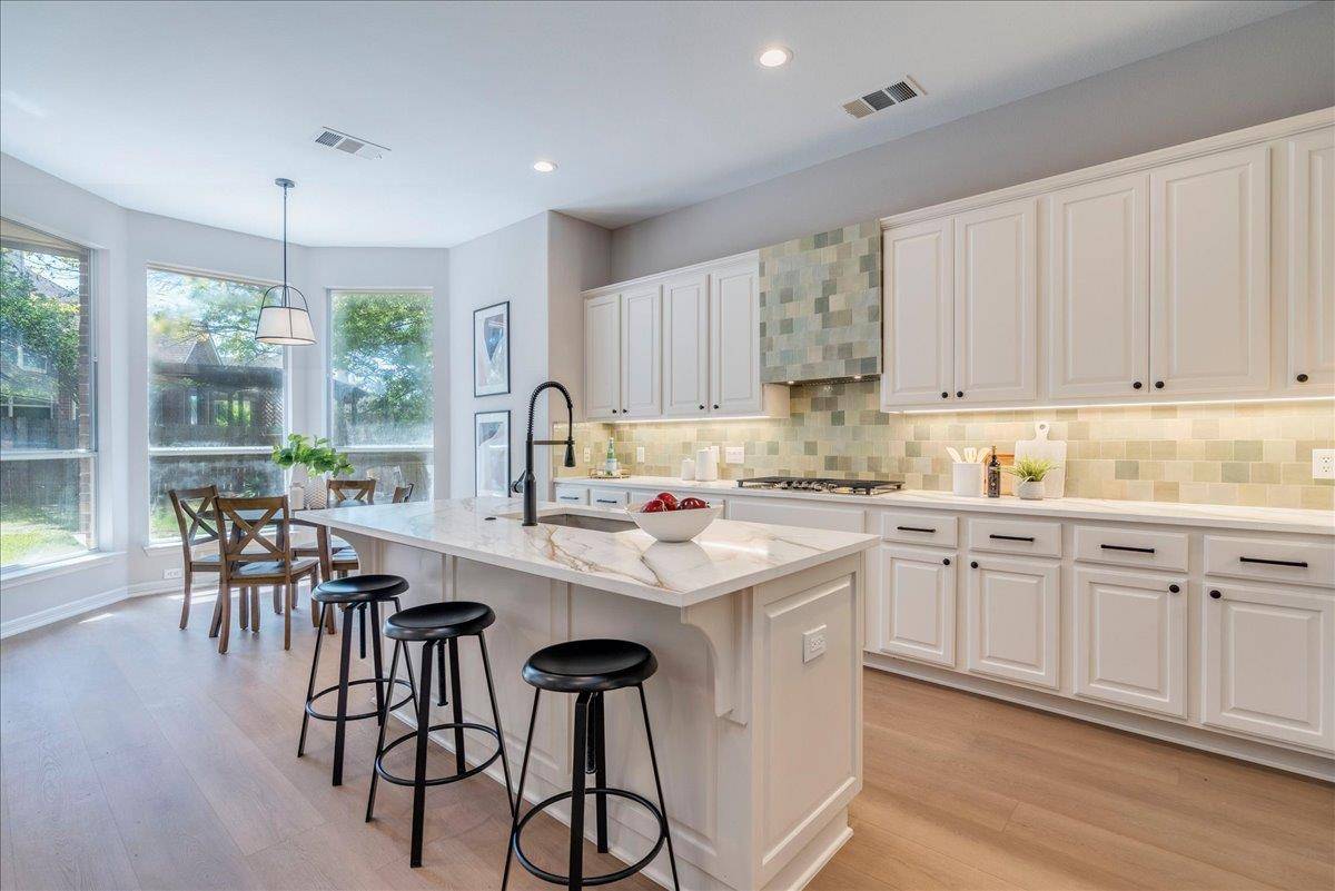 1109 Hillridge DR, Round Rock, TX 78665