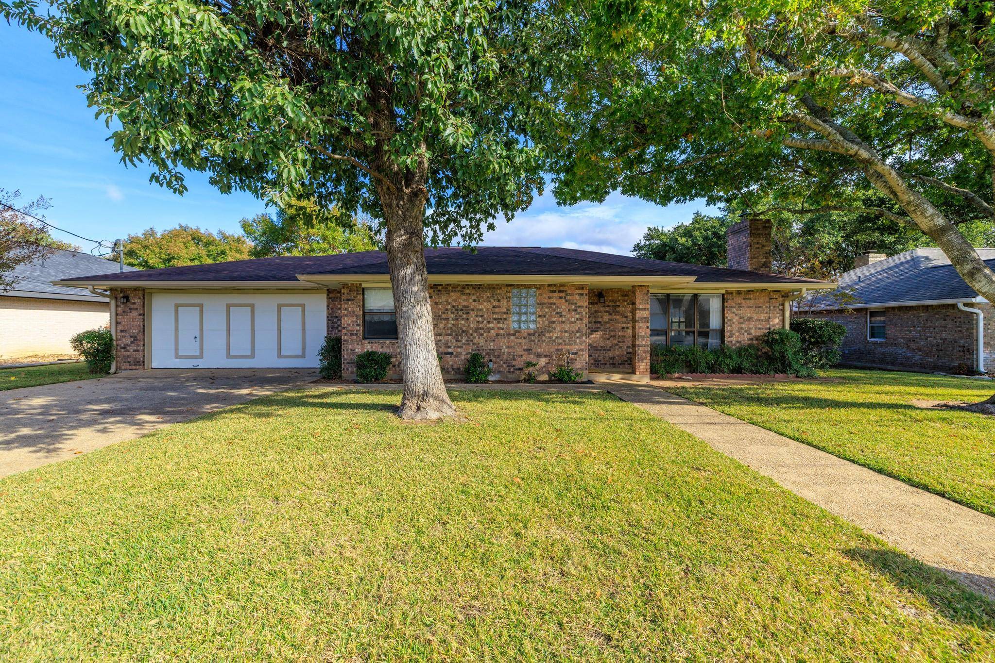 108 Tanglewood DR, Fredericksburg, TX 78624