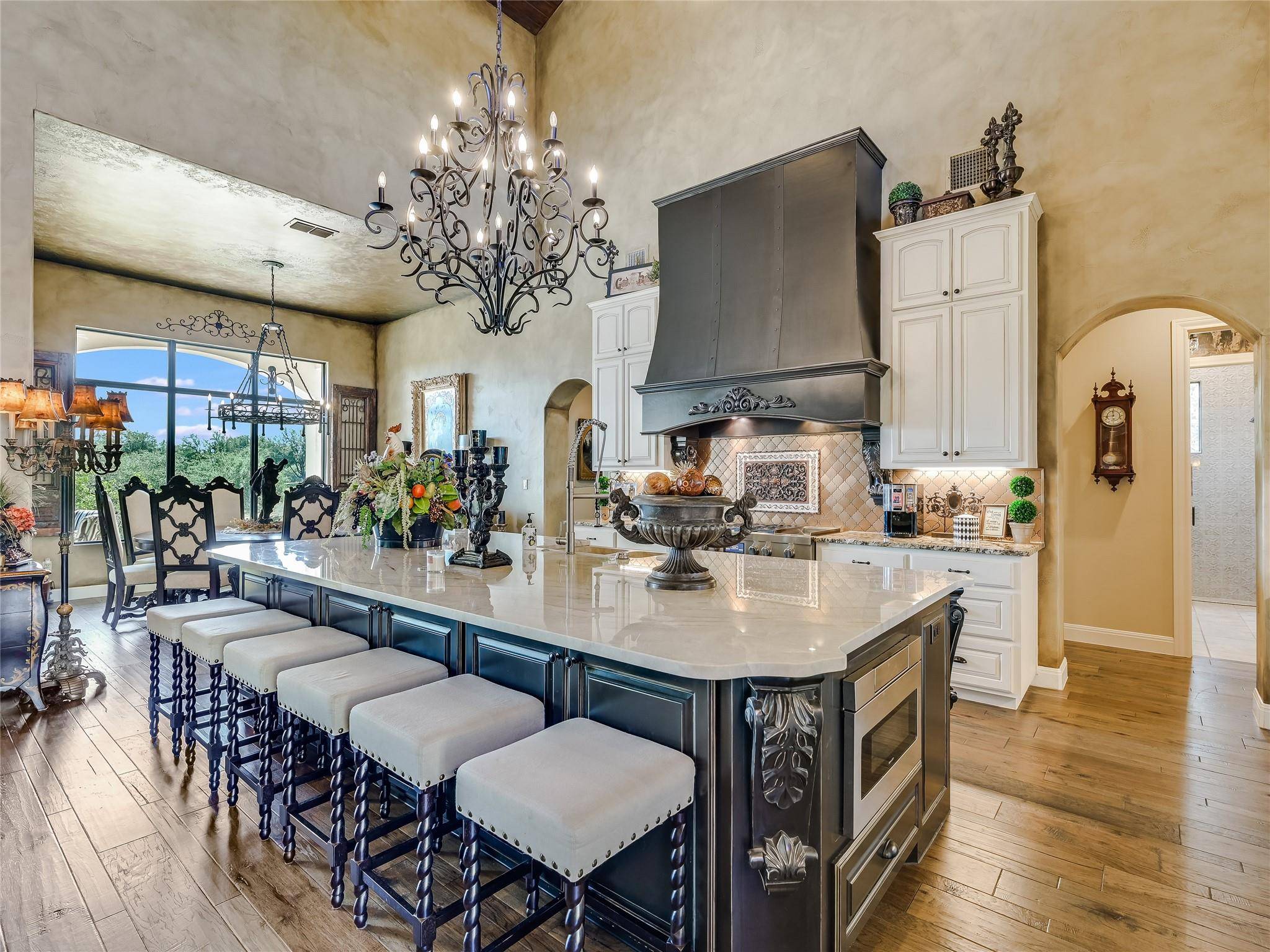 27418 Waterfall Hill PKWY, Spicewood, TX 78669
