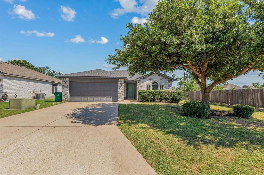 1910 Oaklawn DR, Taylor, TX 76574