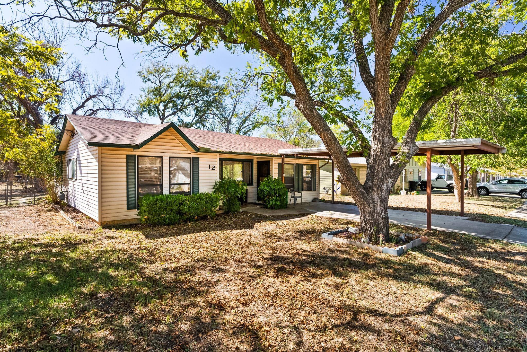 12 hollywood DR, Lampasas, TX 76550