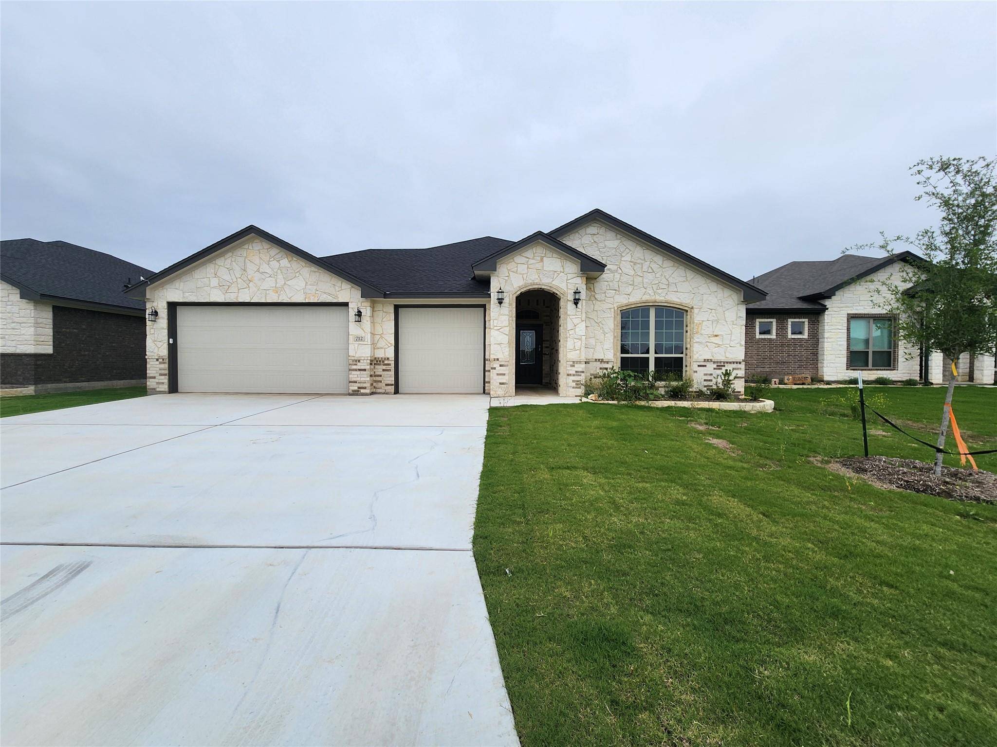 712 Golden Eagle DR, Salado, TX 76571