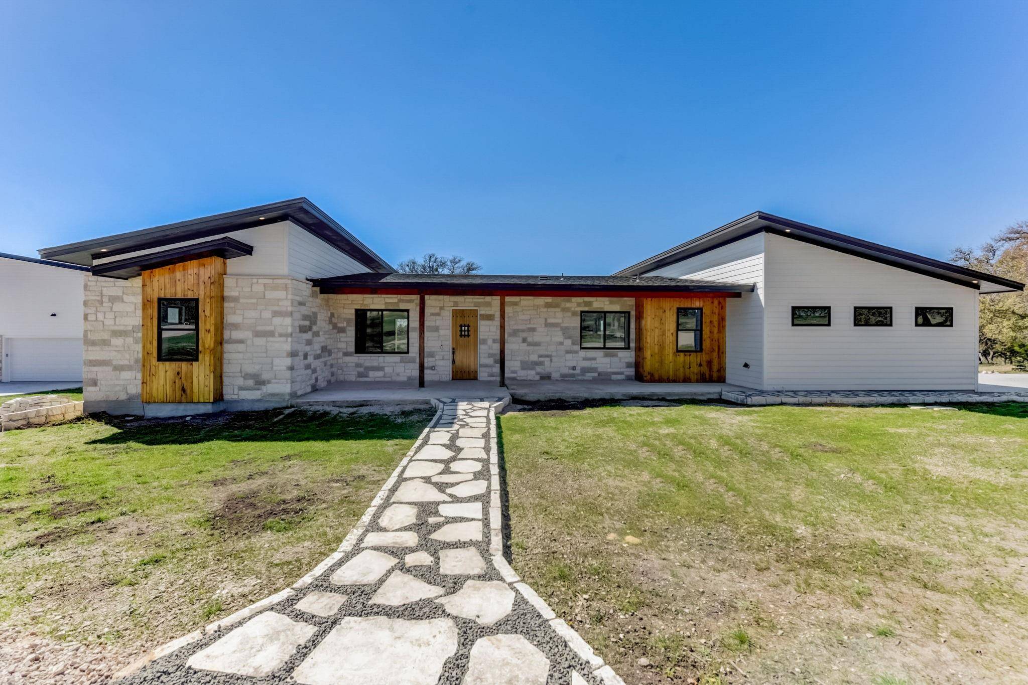226 Axis CIR, Fredericksburg, TX 78624