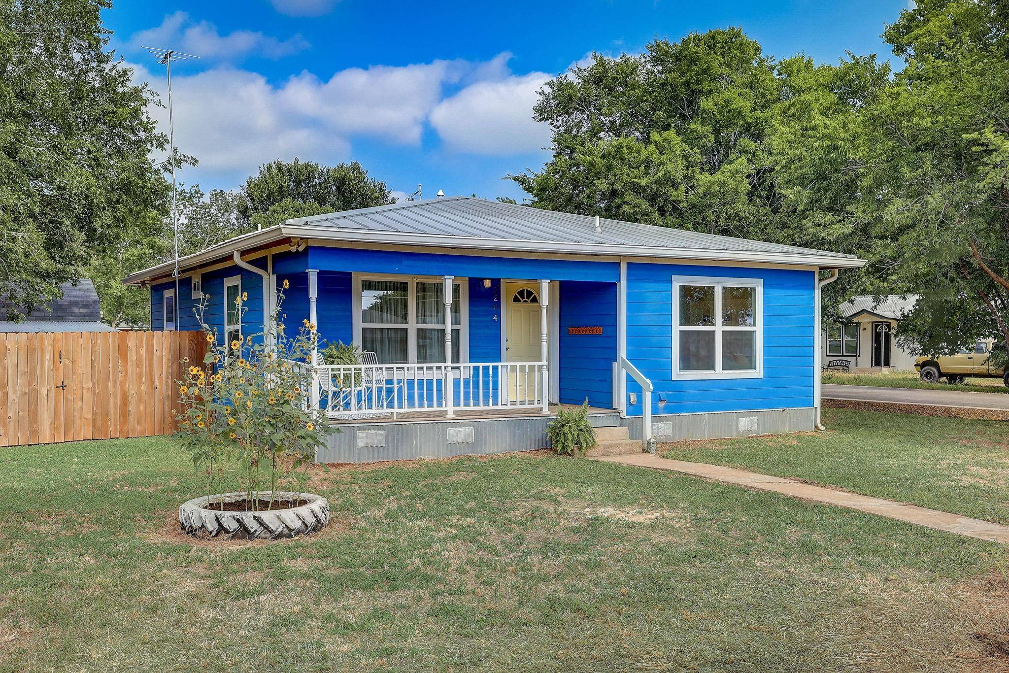 2204 Water ST, Bastrop, TX 78602