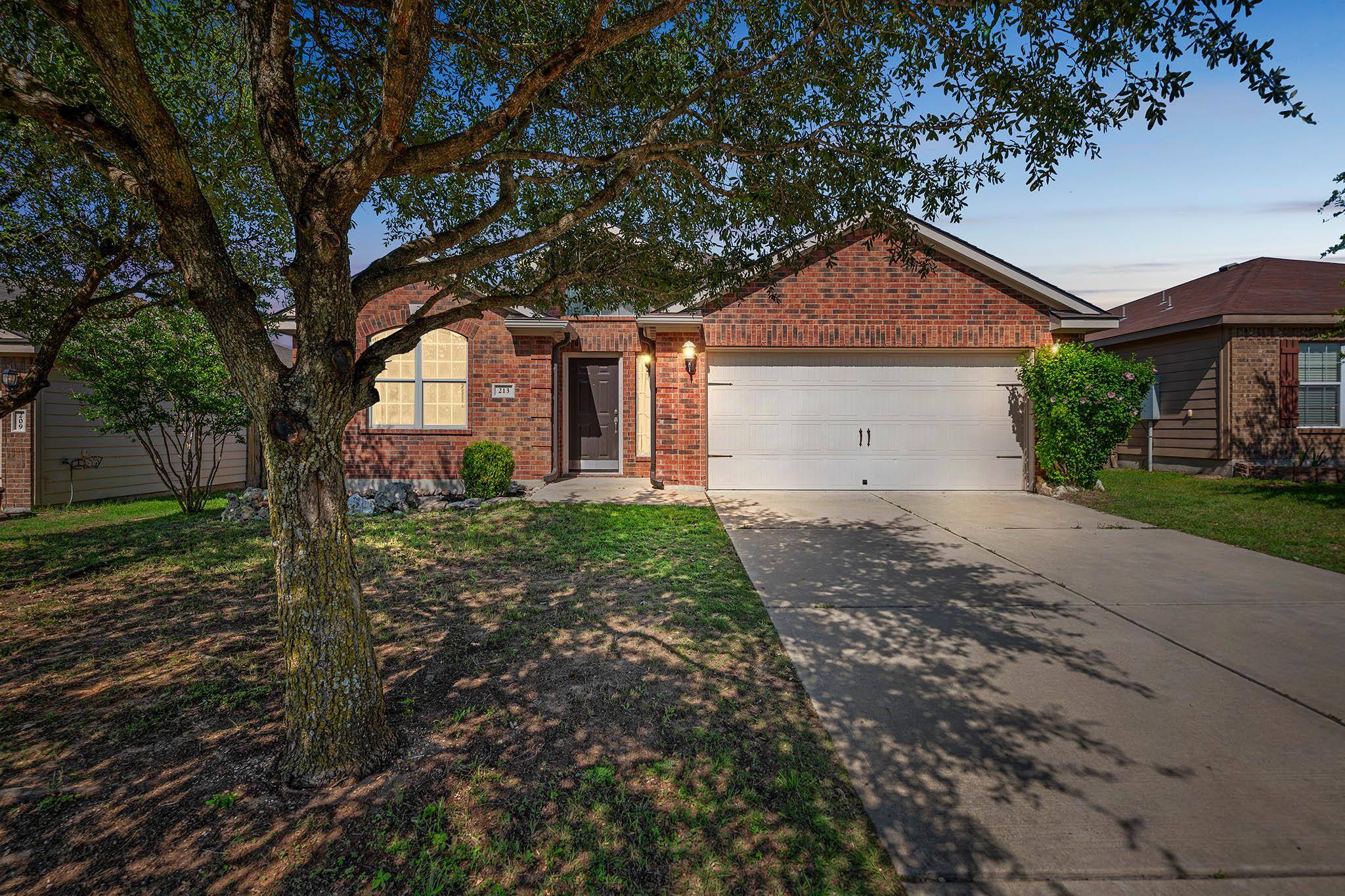 213 Sapphire LN, Jarrell, TX 76537