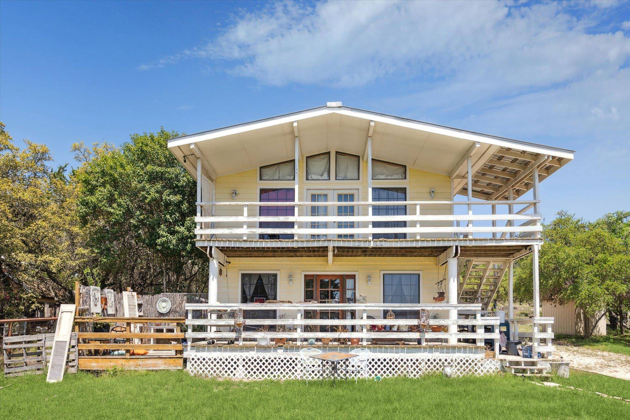 206 Rockin D LN, Lakehills, TX 78063