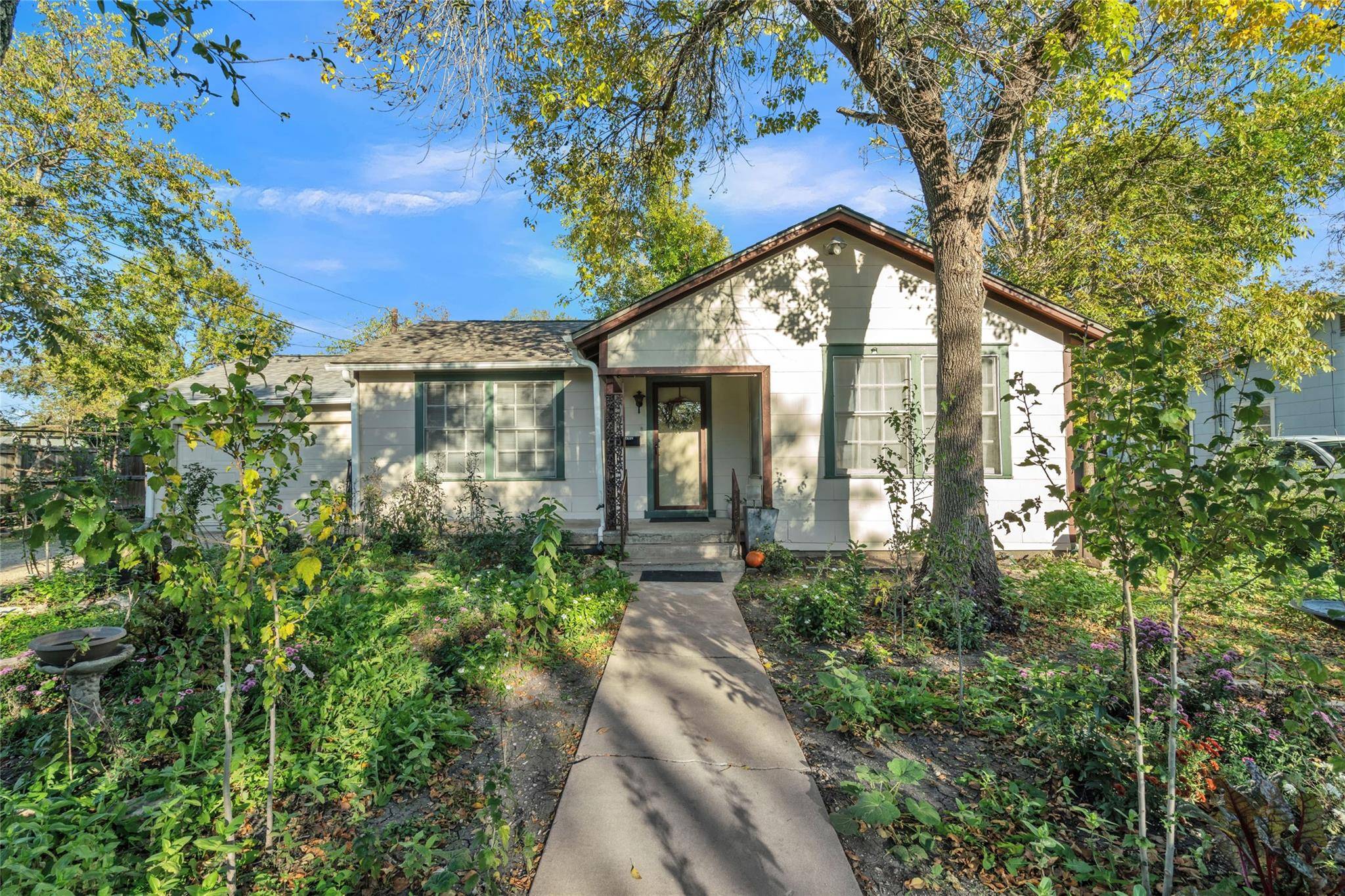 1202 Fairground ST, Taylor, TX 76574