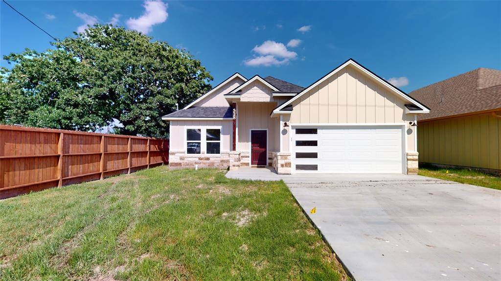 528 N Waco ST, Giddings, TX 78942