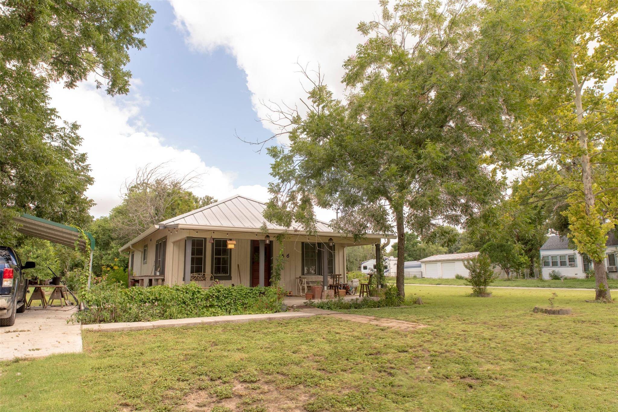 66 School ST, Prairie Lea, TX 78661