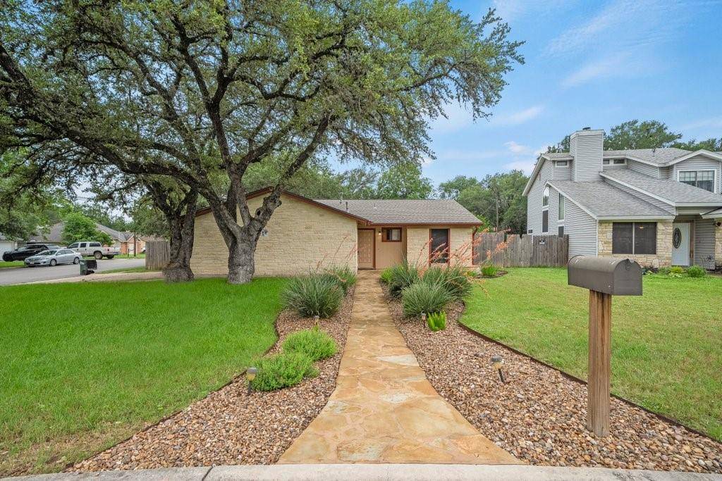 2001 Castle Bluff DR, San Marcos, TX 78666