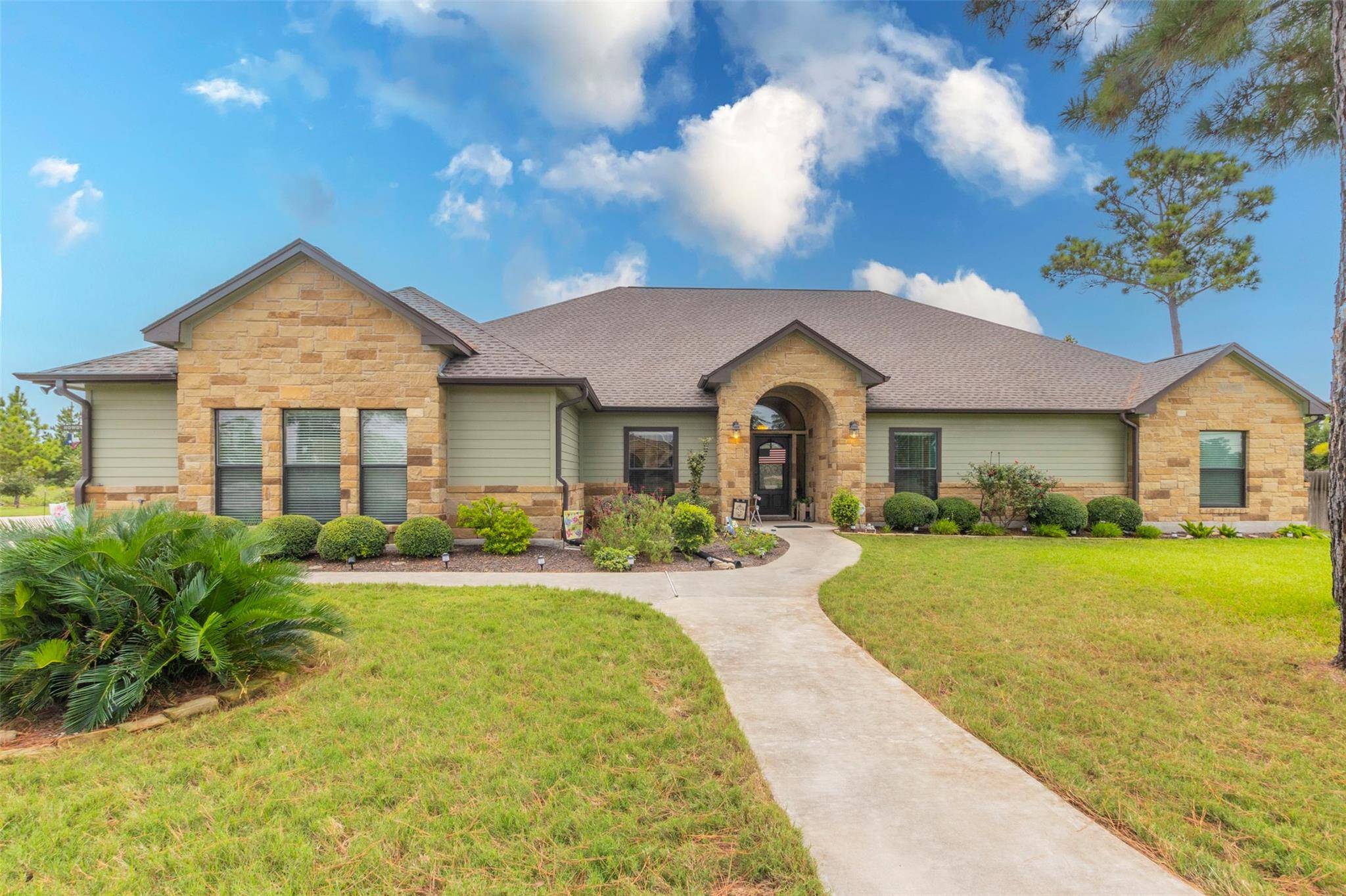 104 Woodland CT, Bastrop, TX 78602