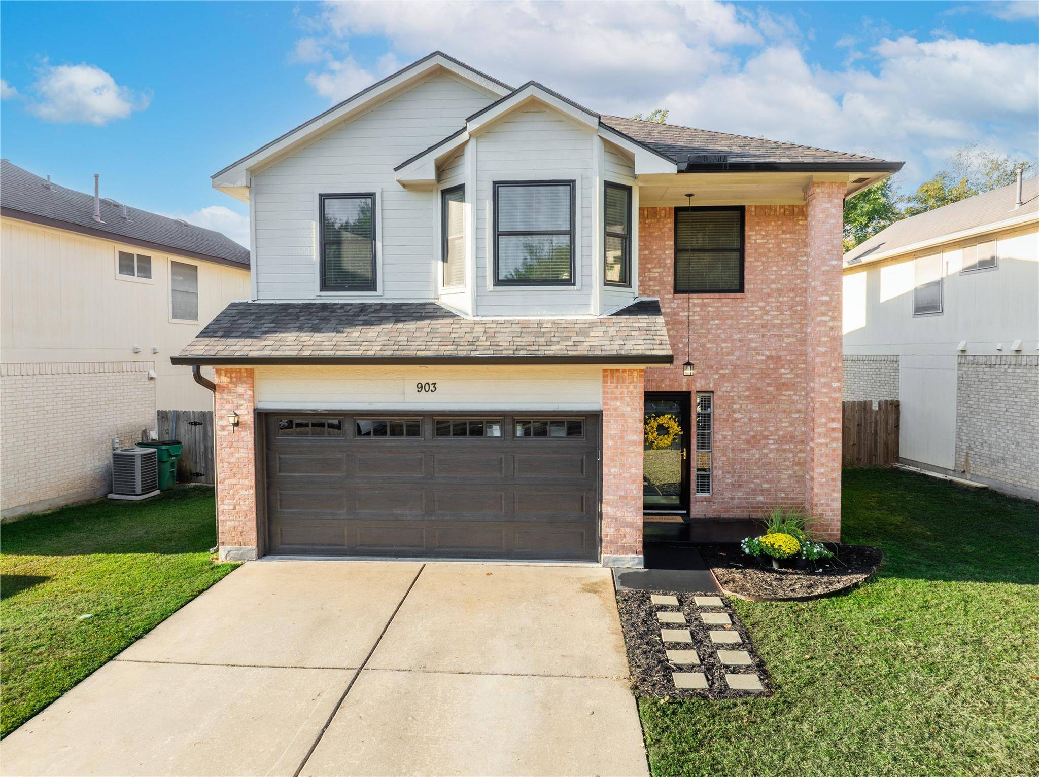 903 Thackeray LN, Pflugerville, TX 78660