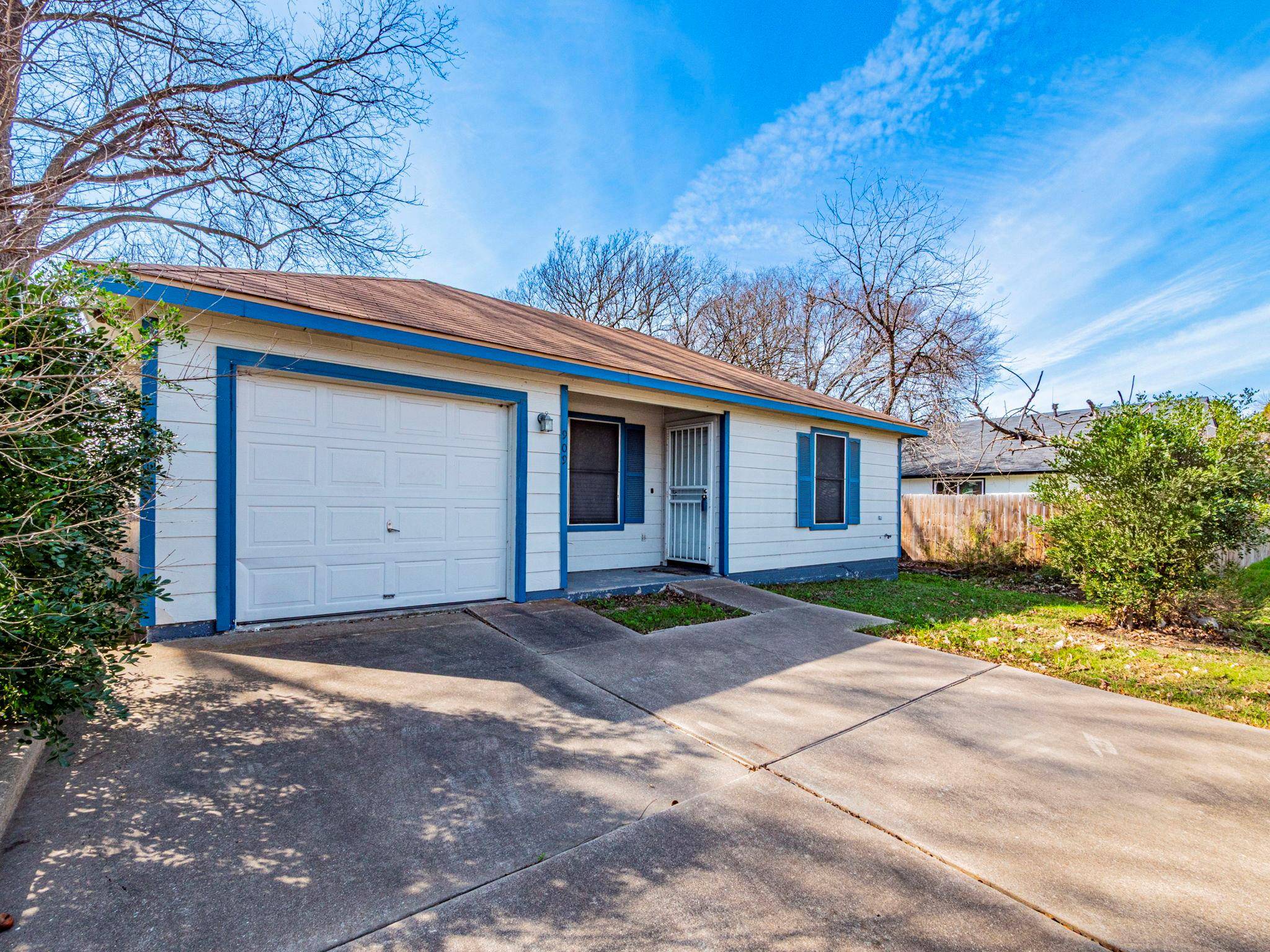 909 W Rundberg LN, Austin, TX 78758
