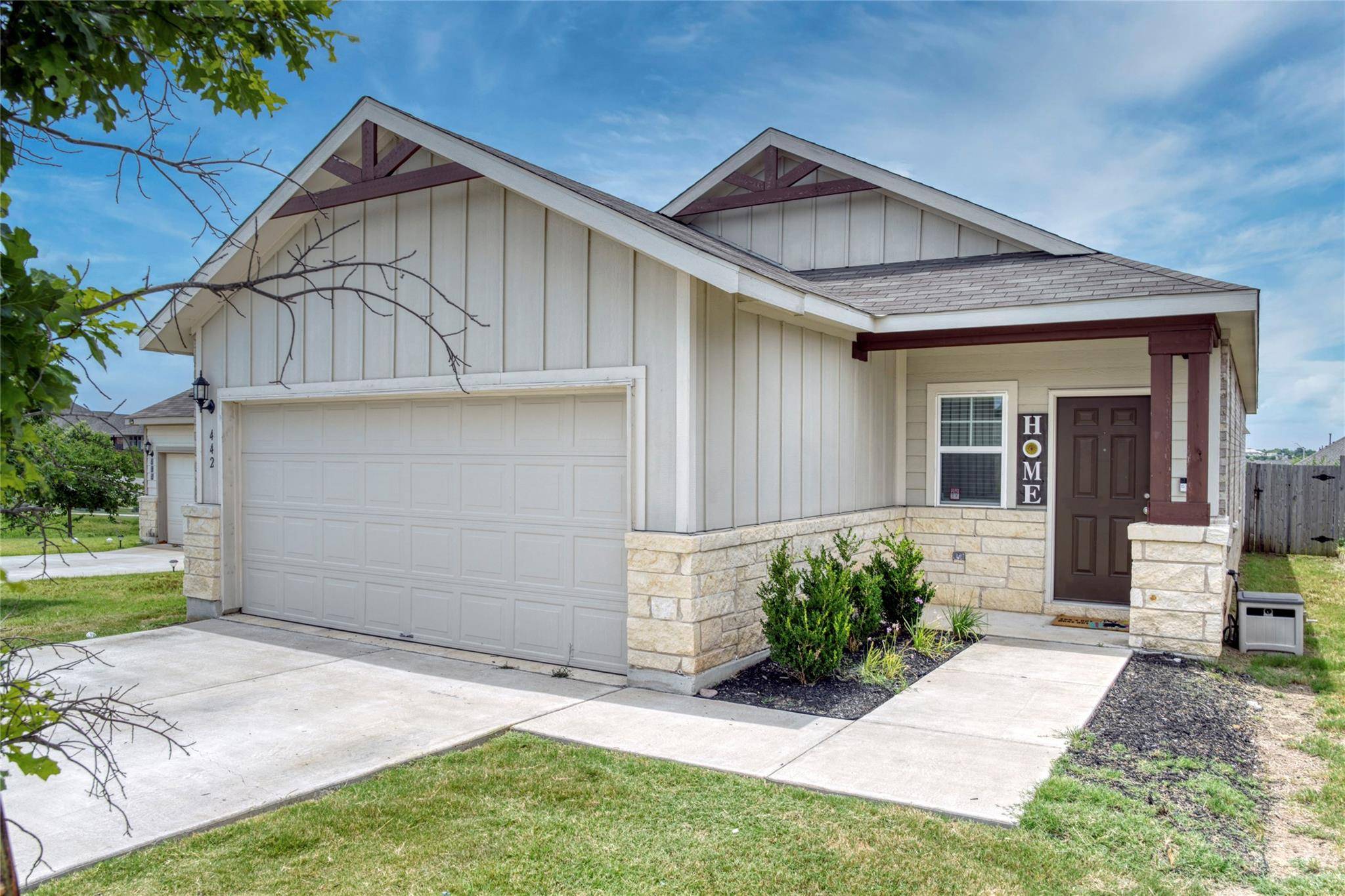 442 Eves Necklace DR, Buda, TX 78610