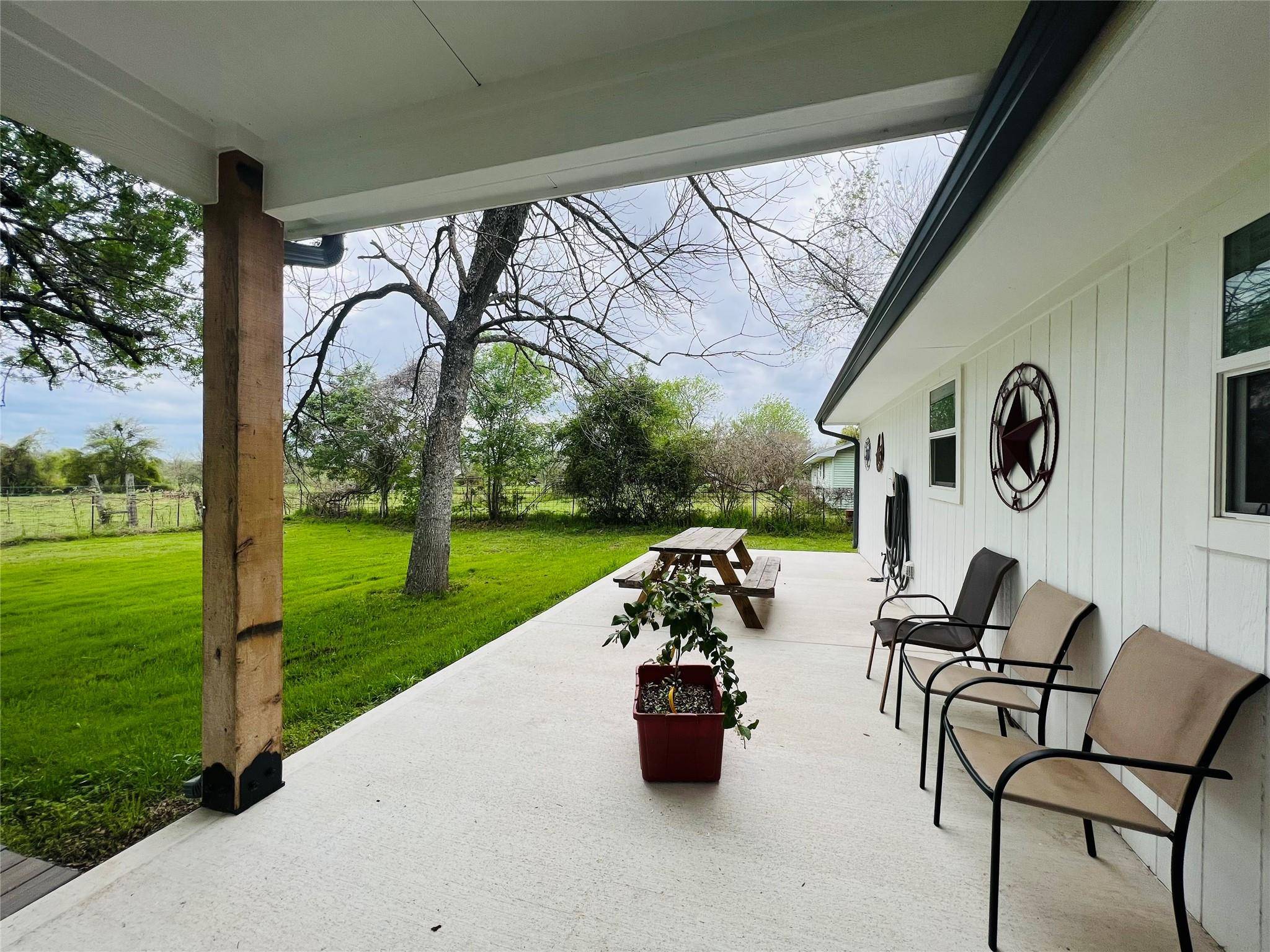 913 7th ST, Lexington, TX 78947