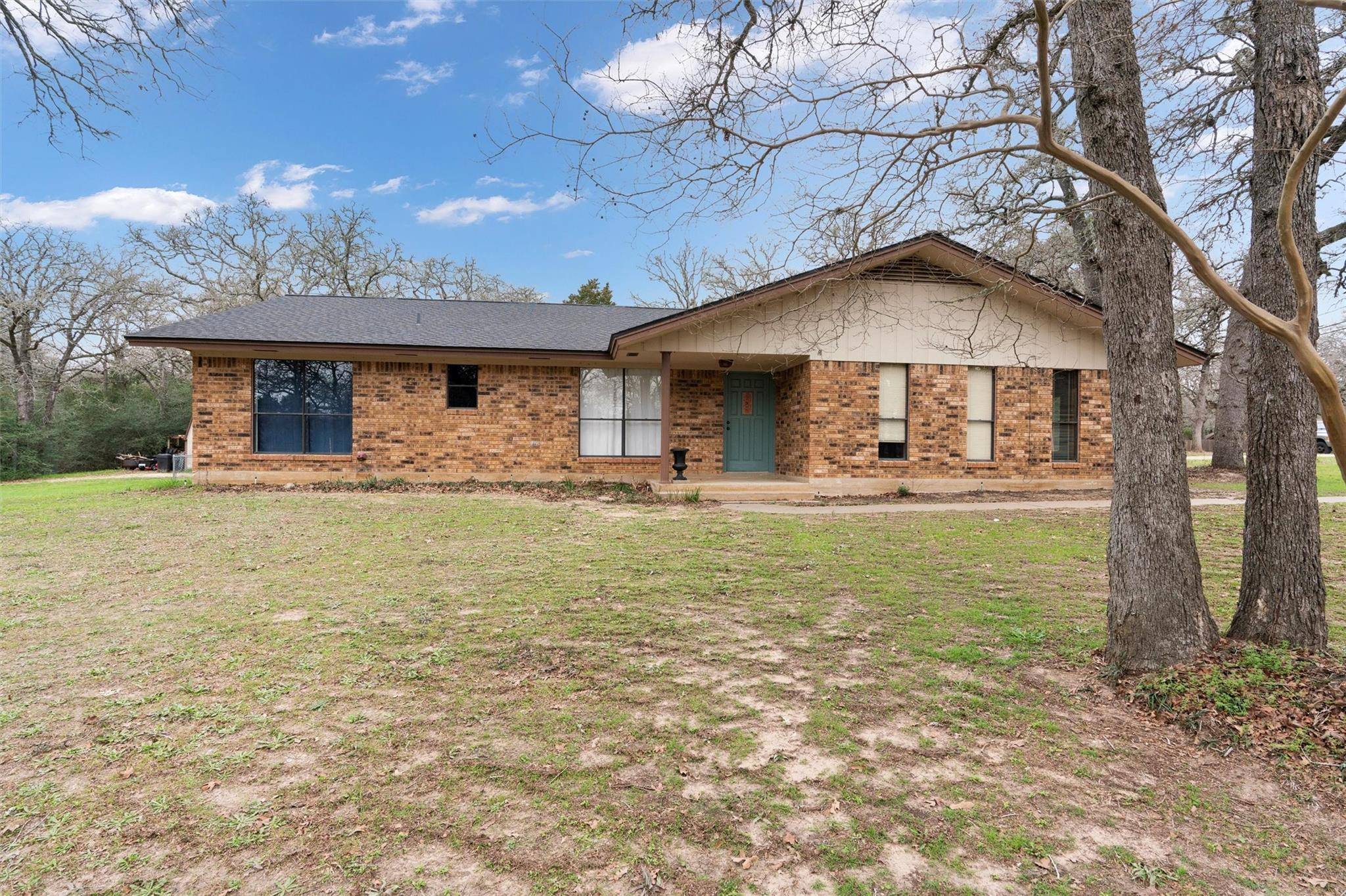 1067 Harry ST, Lexington, TX 78947