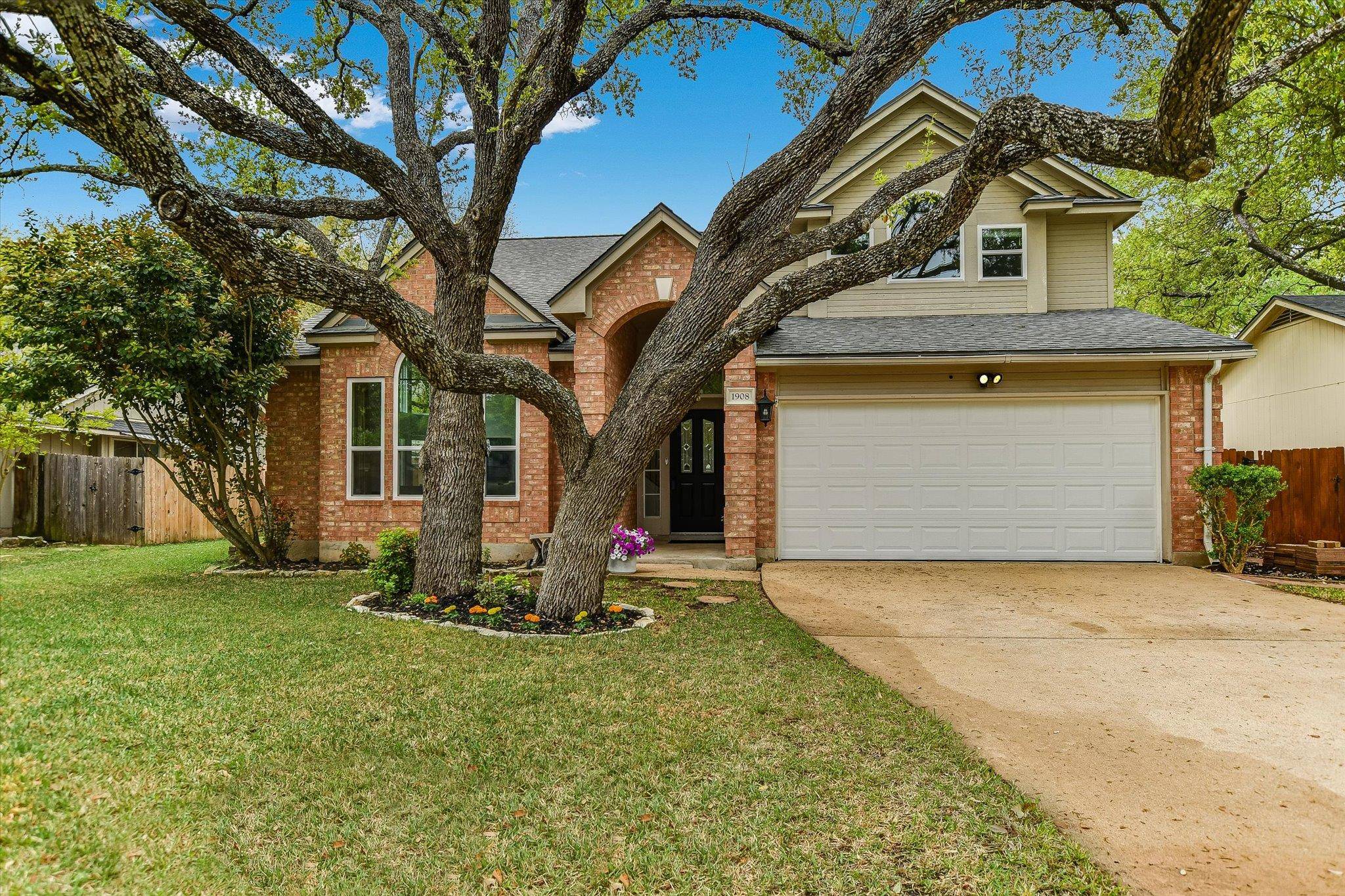 1908 Oakview DR, Round Rock, TX 78681