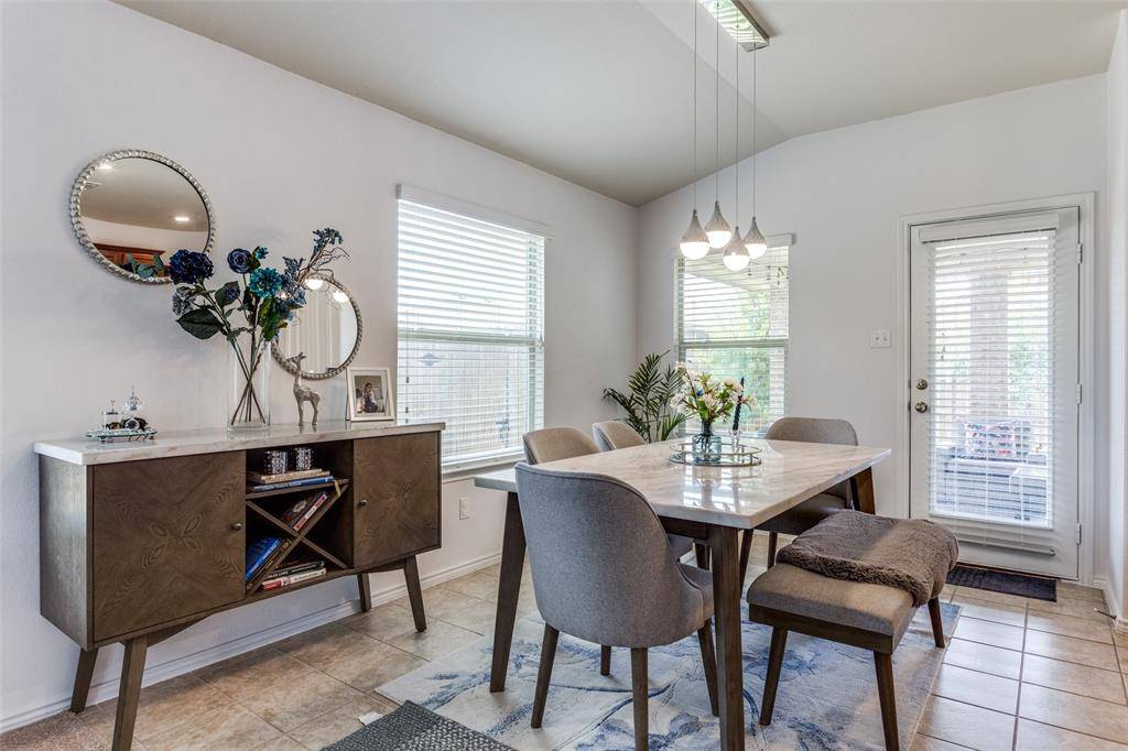 104 Olivine LN, Jarrell, TX 76537