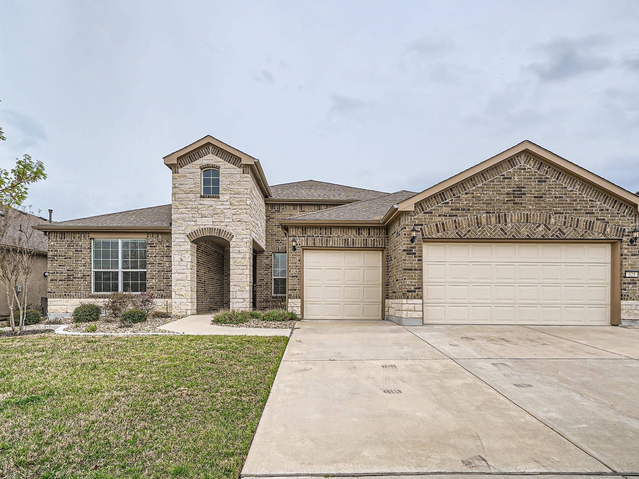 325 Old Blue Mountain LN, Georgetown, TX 78633