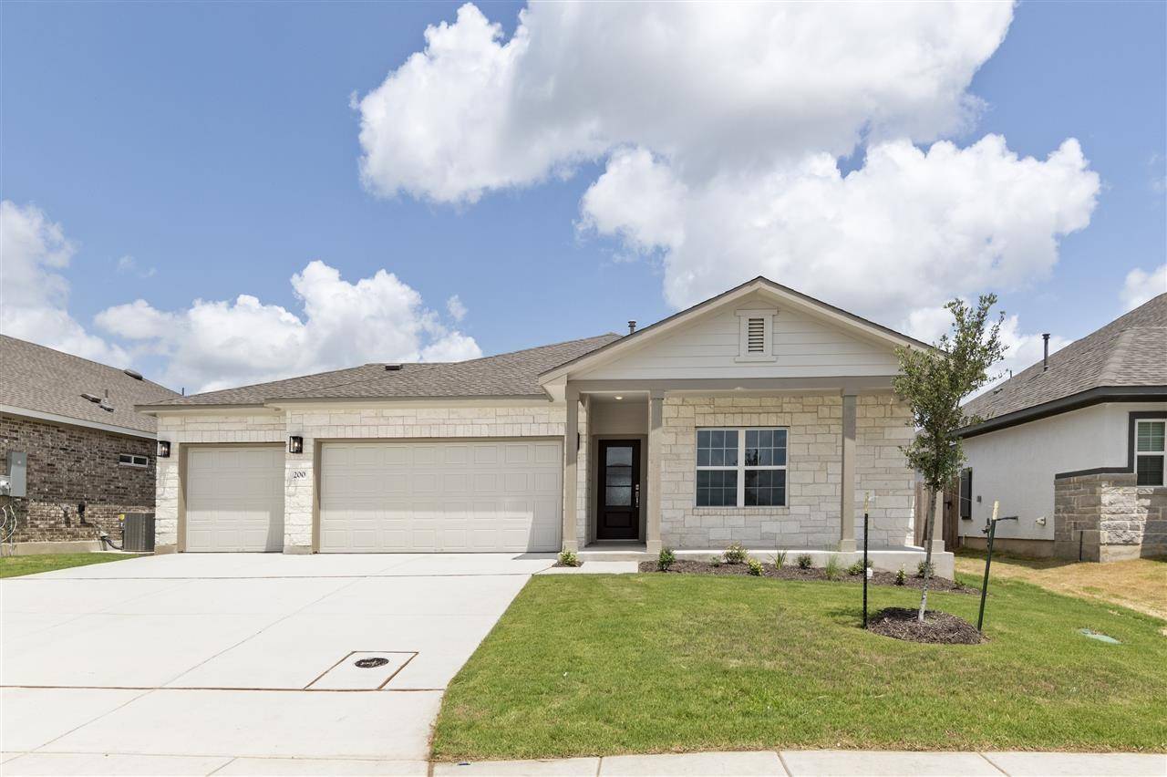 200 Canyon Live Oak DR, Seguin, TX 78155
