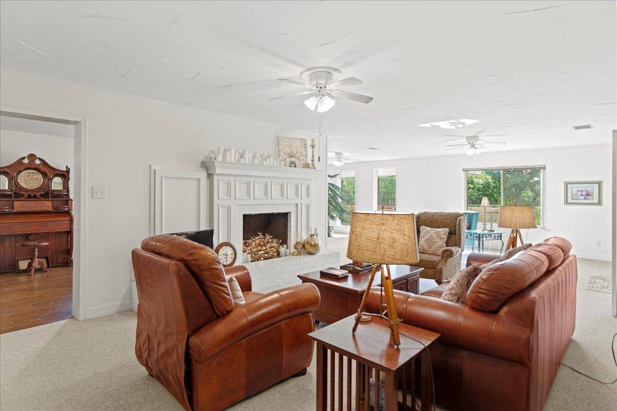 209 E Meadow LN, Wimberley, TX 78676