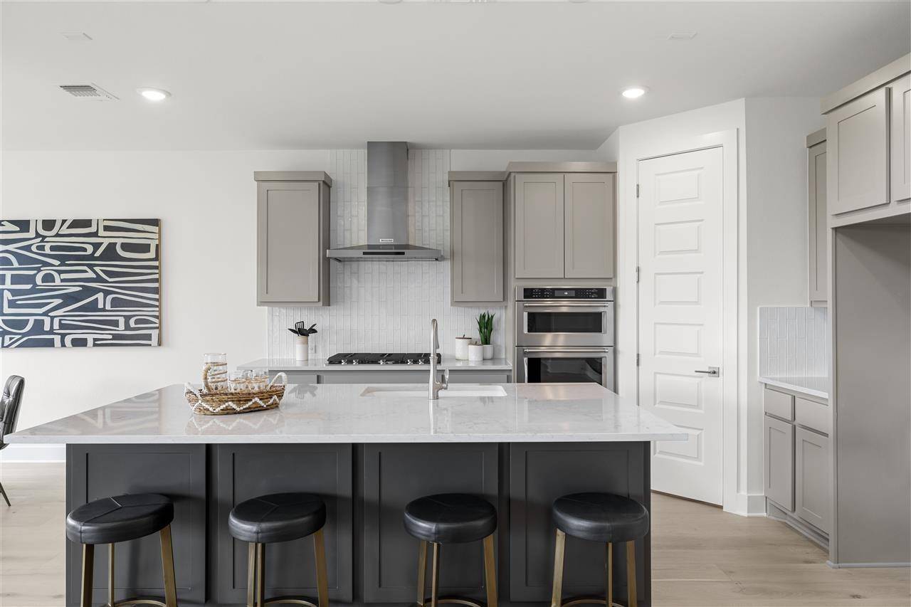 1051 Iron Willow LOOP, Dripping Springs, TX 78620