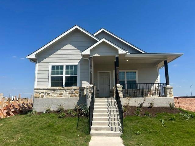 303 Swindoll LN, Hutto, TX 78634