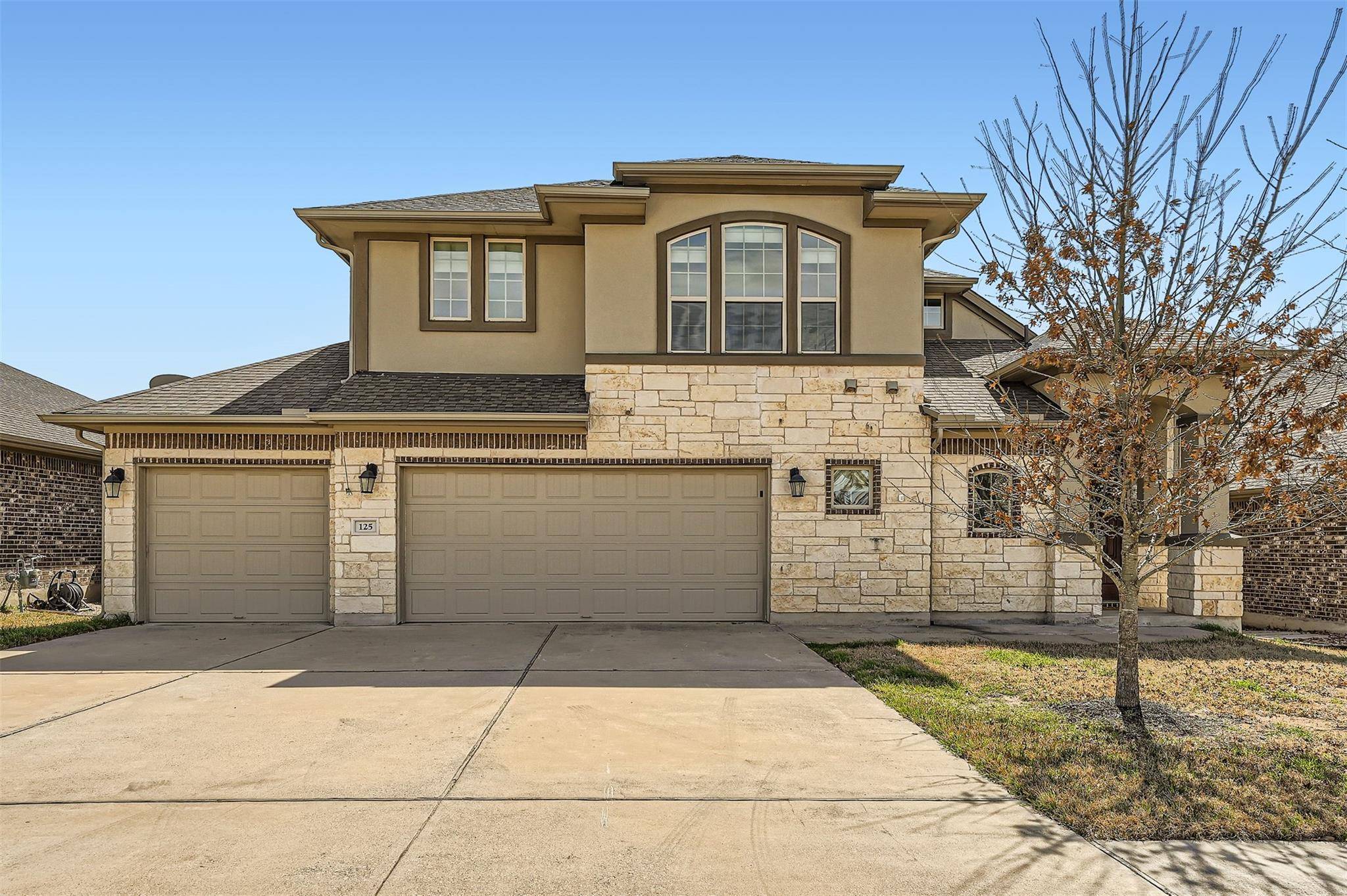 125 W Highfield ST, Hutto, TX 78634