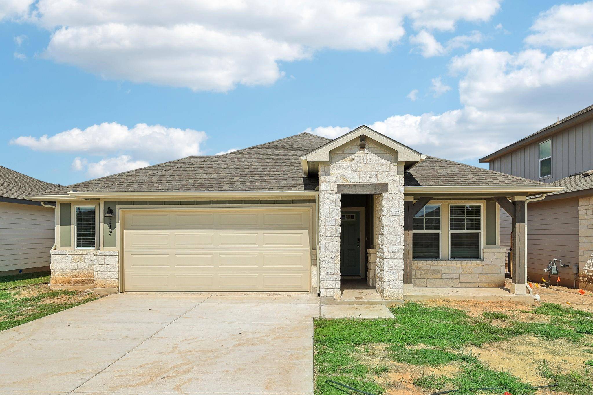 317 Fossil DR, Kyle, TX 78640
