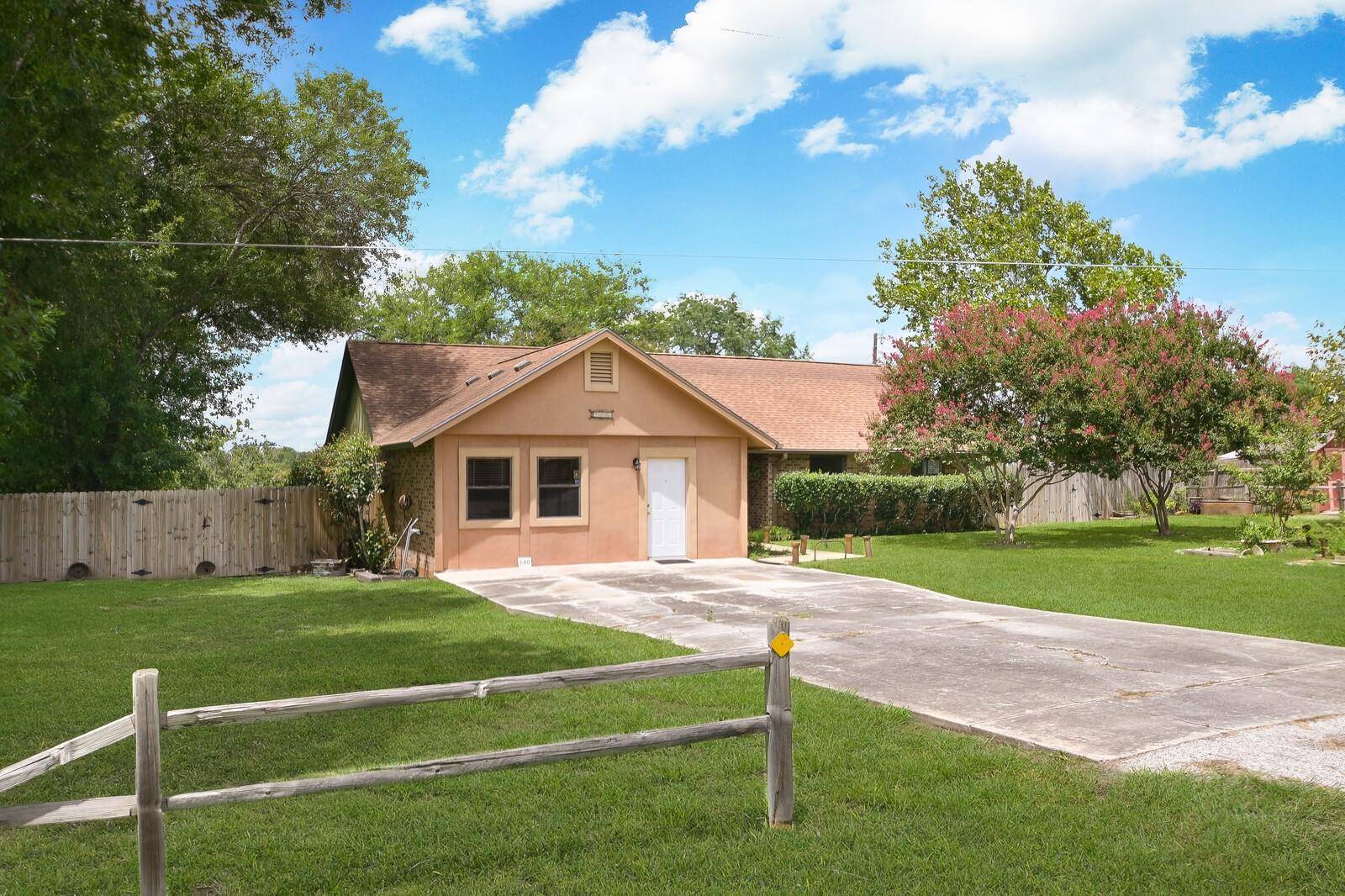 500 Ridge DR, San Marcos, TX 78666