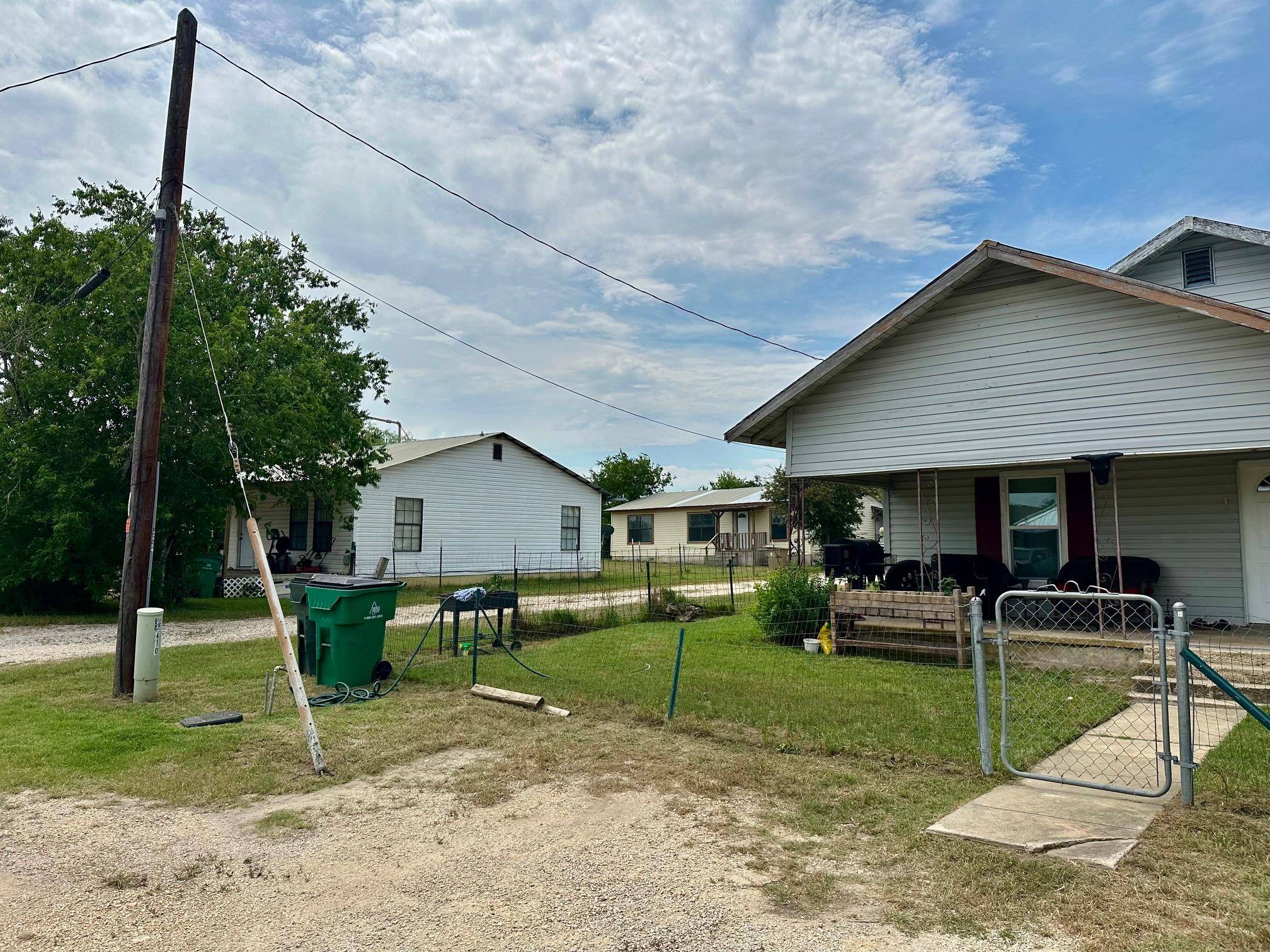 411 N Swenson ST #411, Falls City, TX 78113